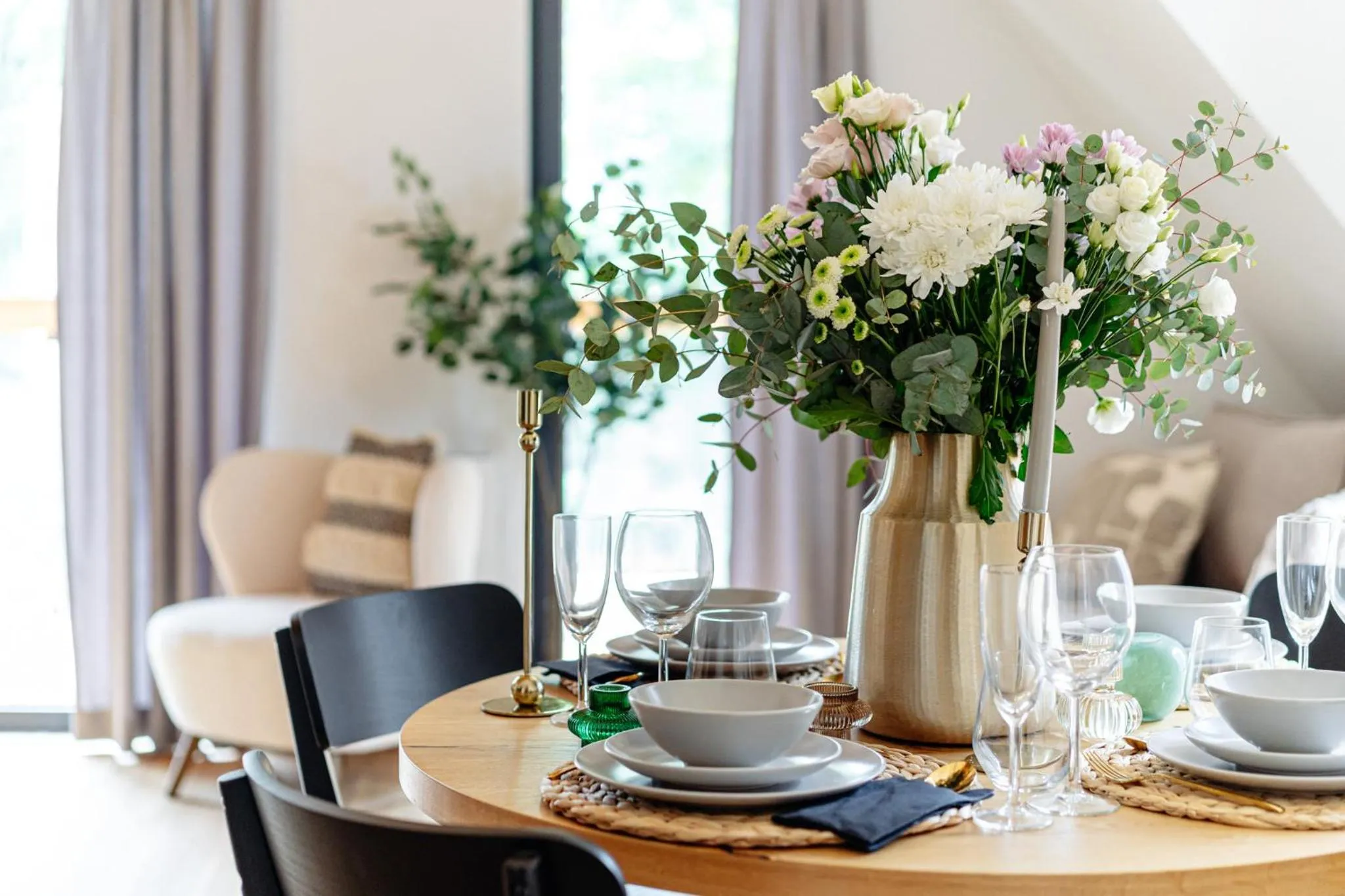 Dining area in White Hills - LoftAffair Spa Collection