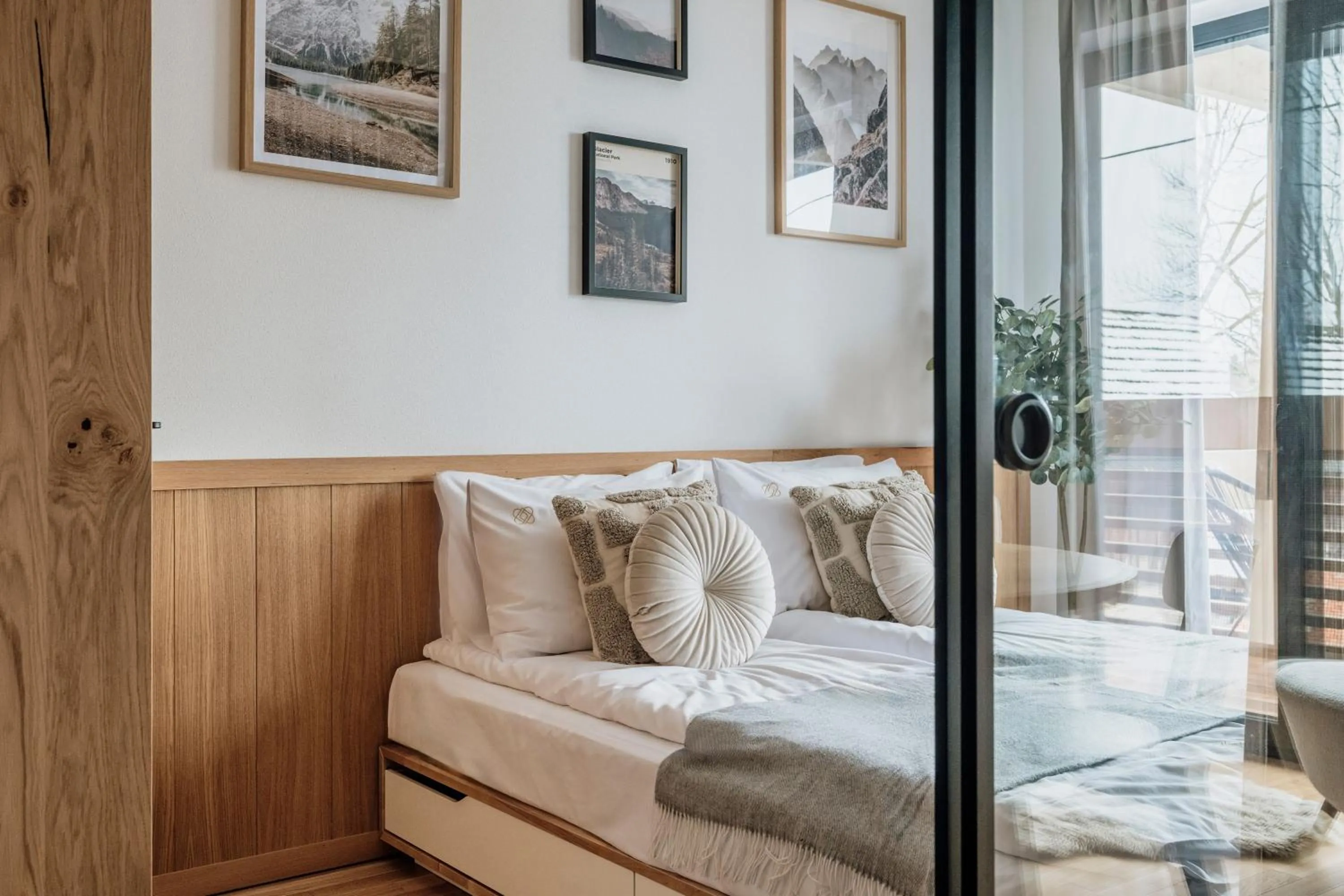 Bed in White Hills - LoftAffair Spa Collection