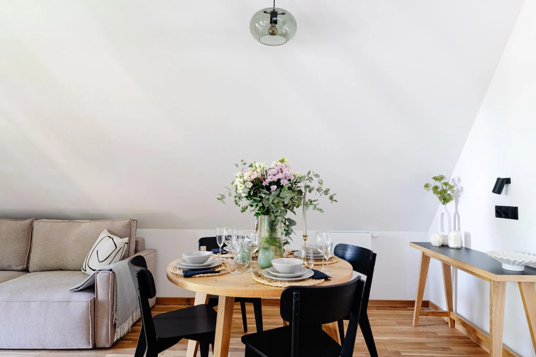 Dining area in White Hills - LoftAffair Spa Collection