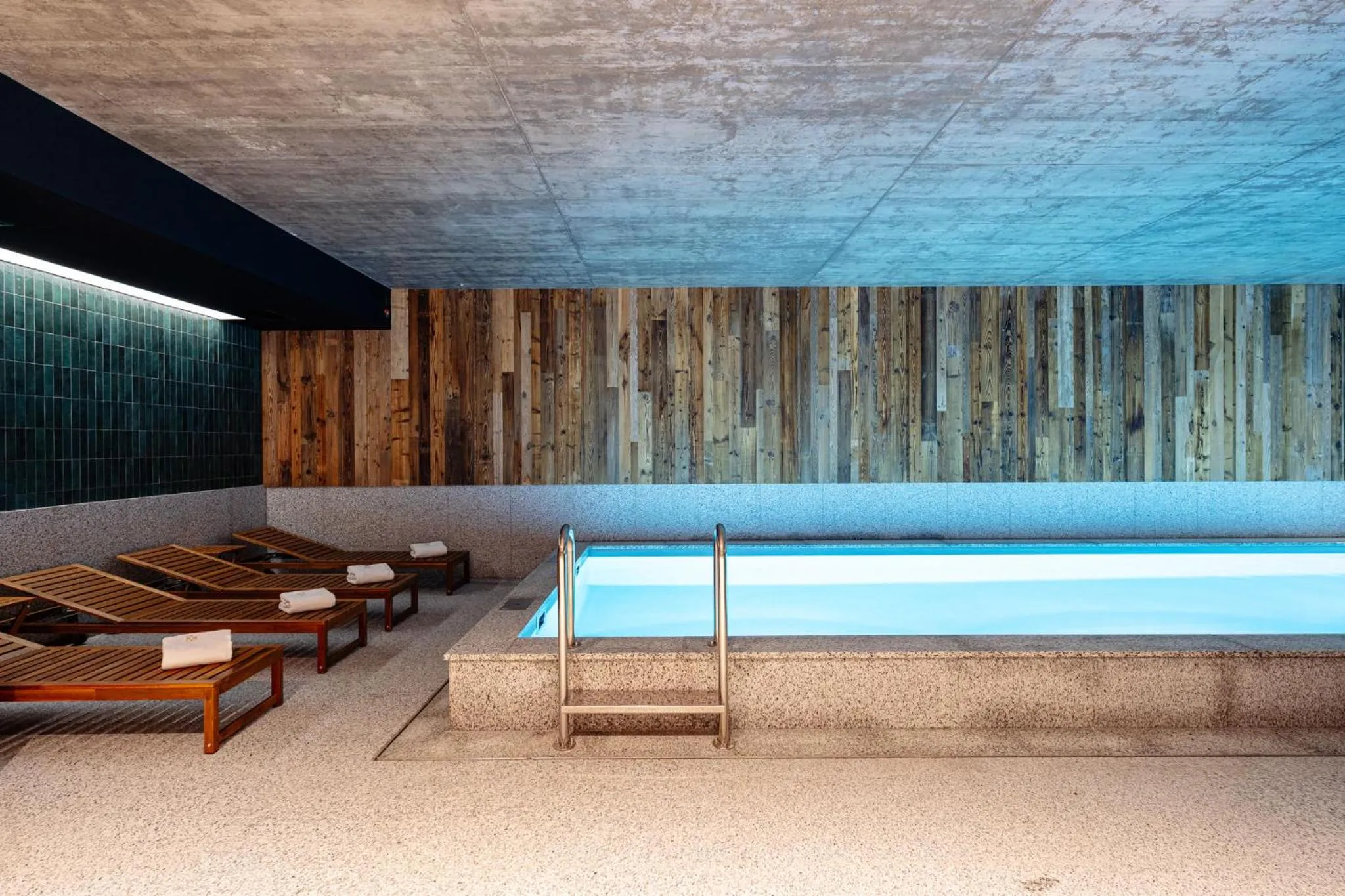 Pool view in White Hills - LoftAffair Spa Collection