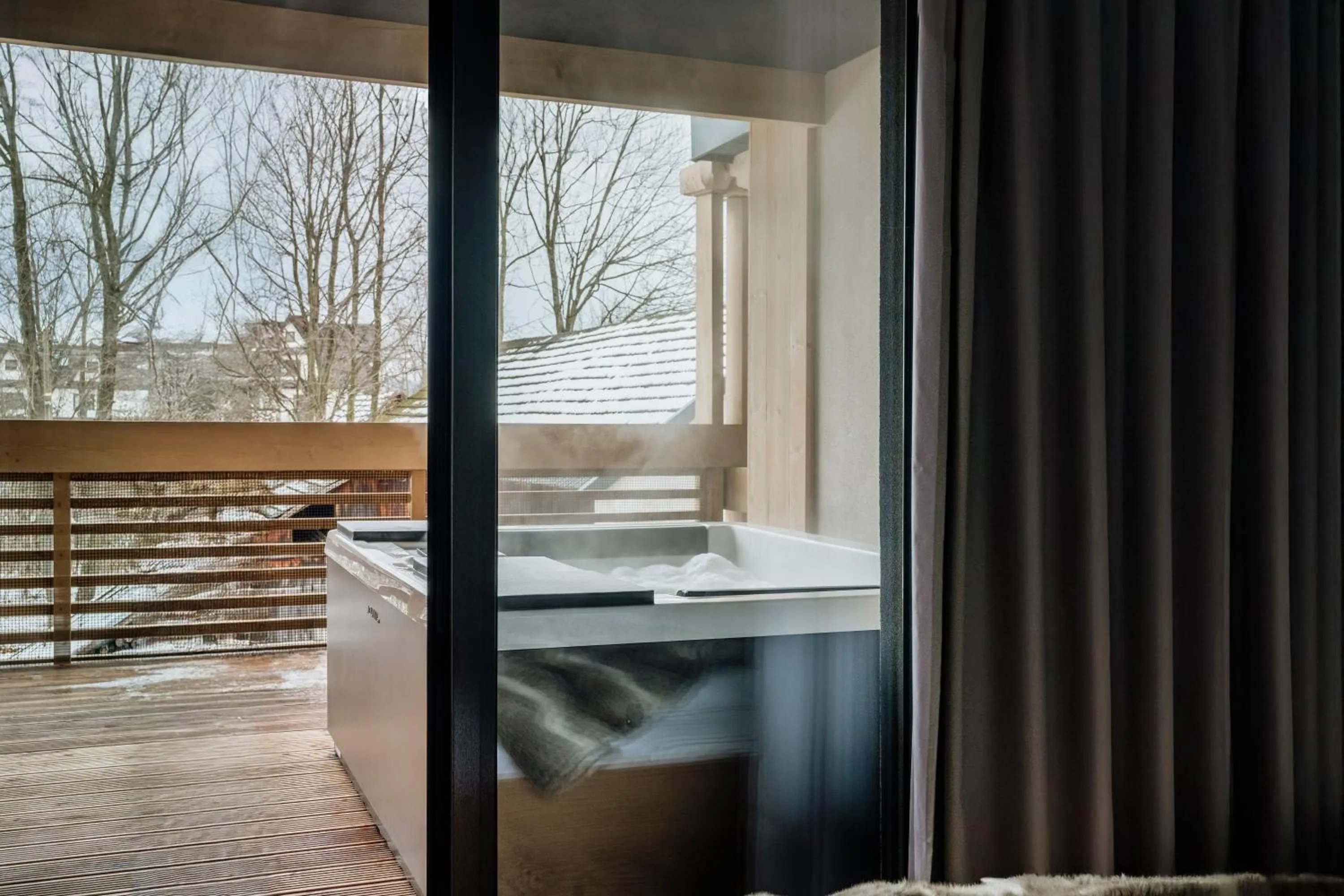 Hot Tub in White Hills - LoftAffair Spa Collection