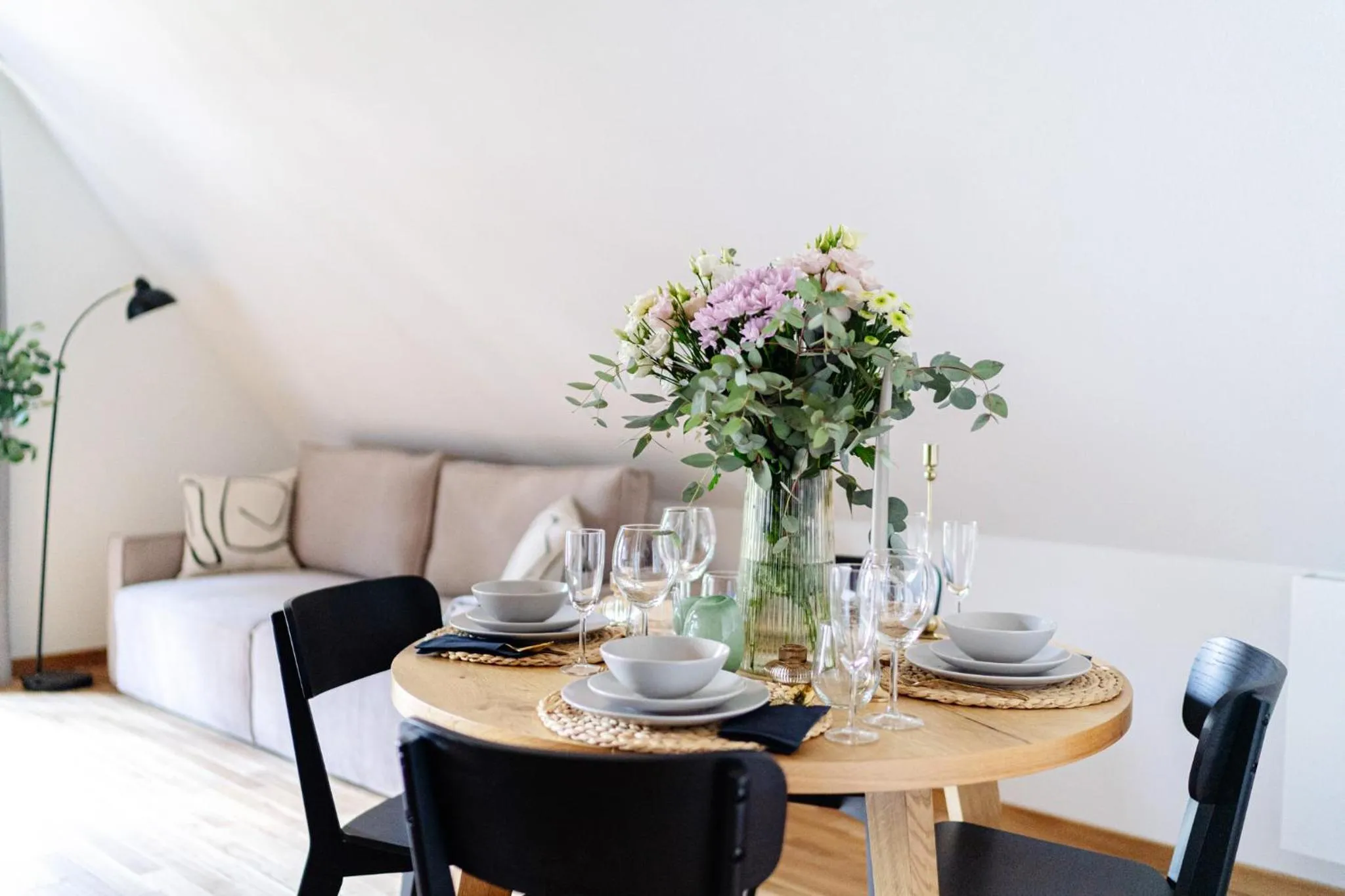 Dining area in White Hills - LoftAffair Spa Collection