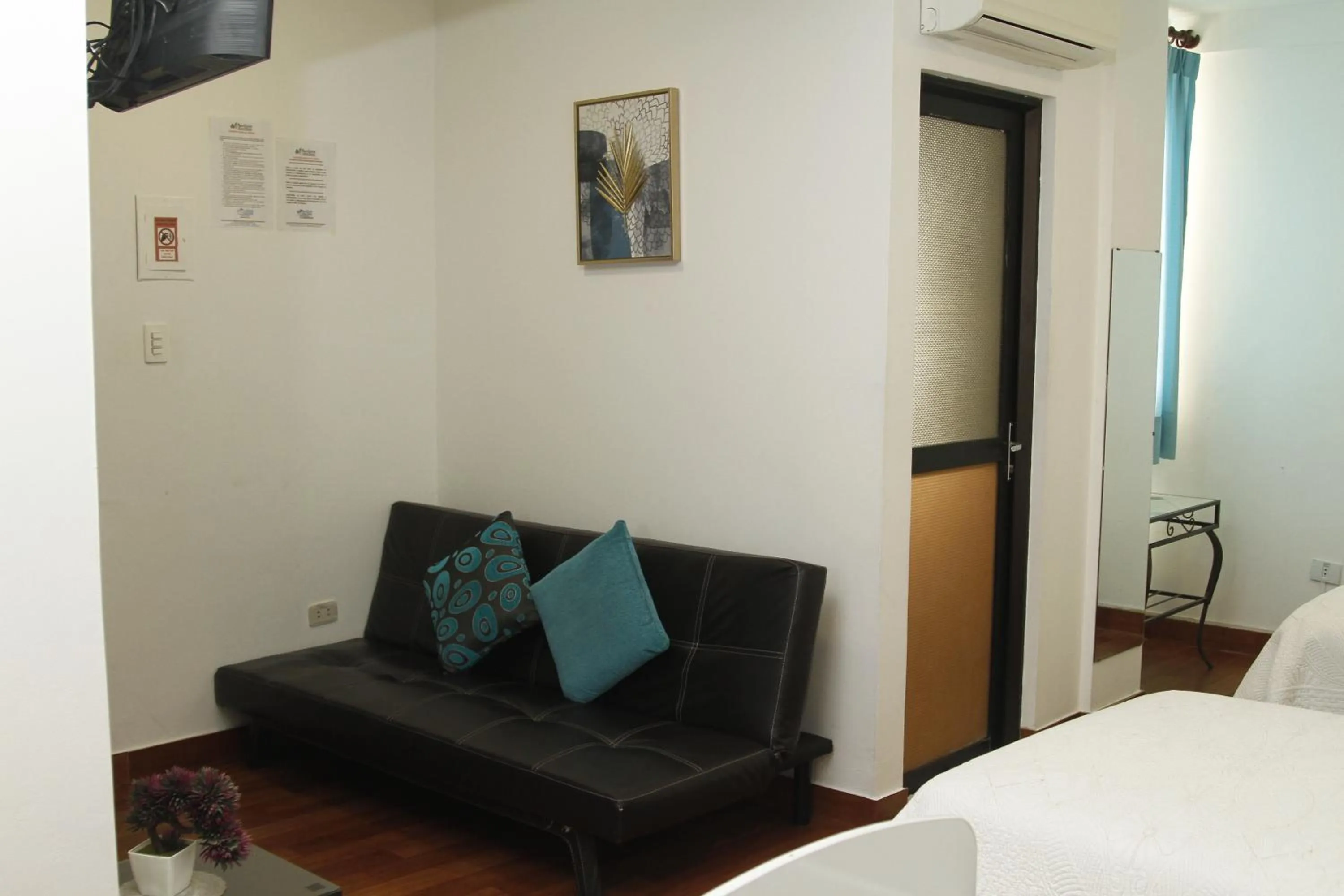 Bathroom, Bed in Buen Retiro Apart Hotel