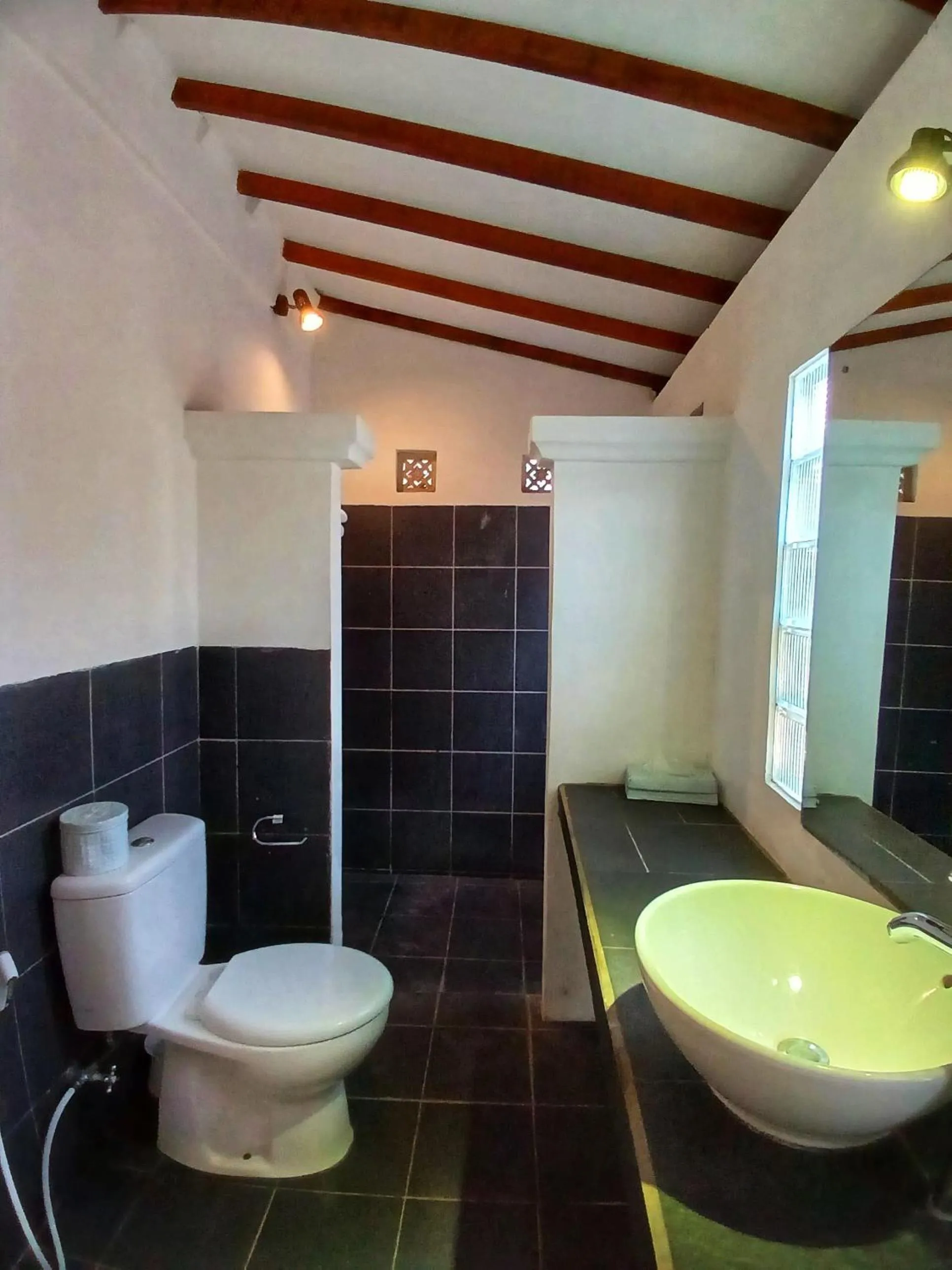 Bathroom in Scallywags Smugglers