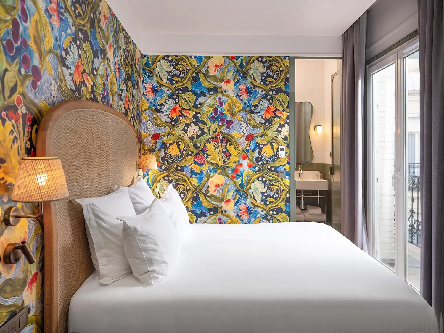 Photo of the whole room, Bed in Miss Fuller