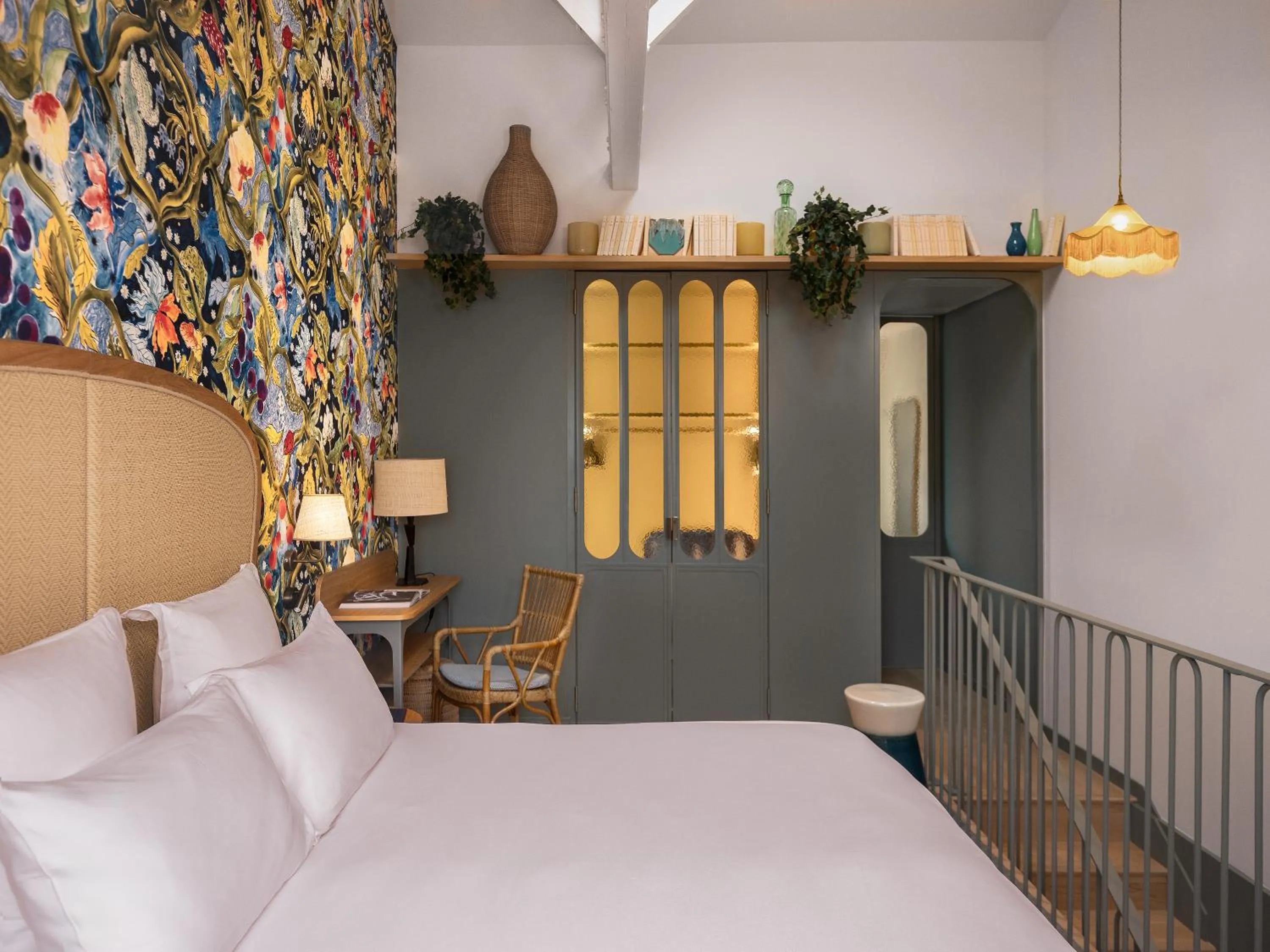 Photo of the whole room, Bed in Miss Fuller