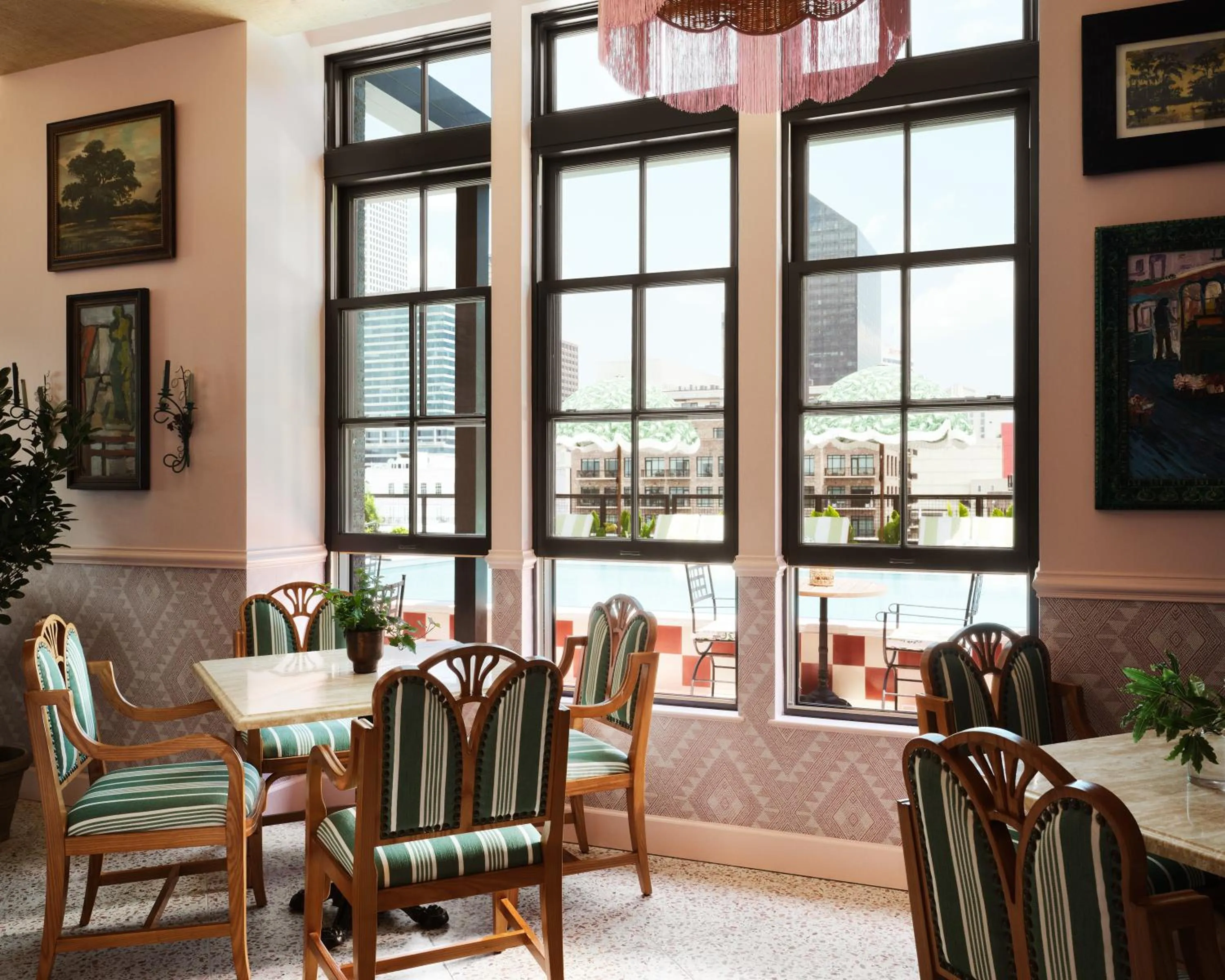 Restaurant/places to eat in Memoir Warehouse District