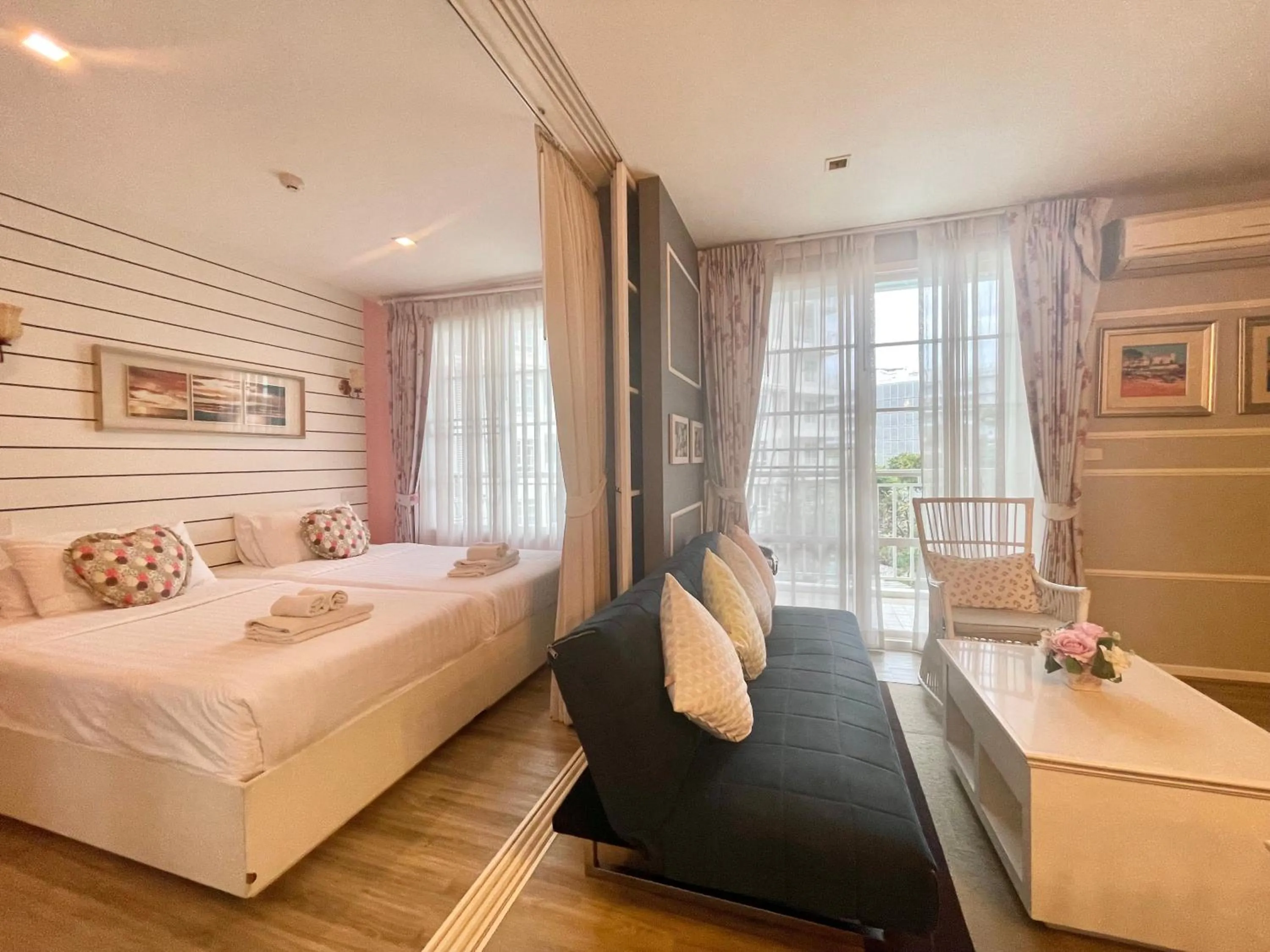 Bed in Summer Huahin Condo 2 Bedrooms Pool View Classic Room