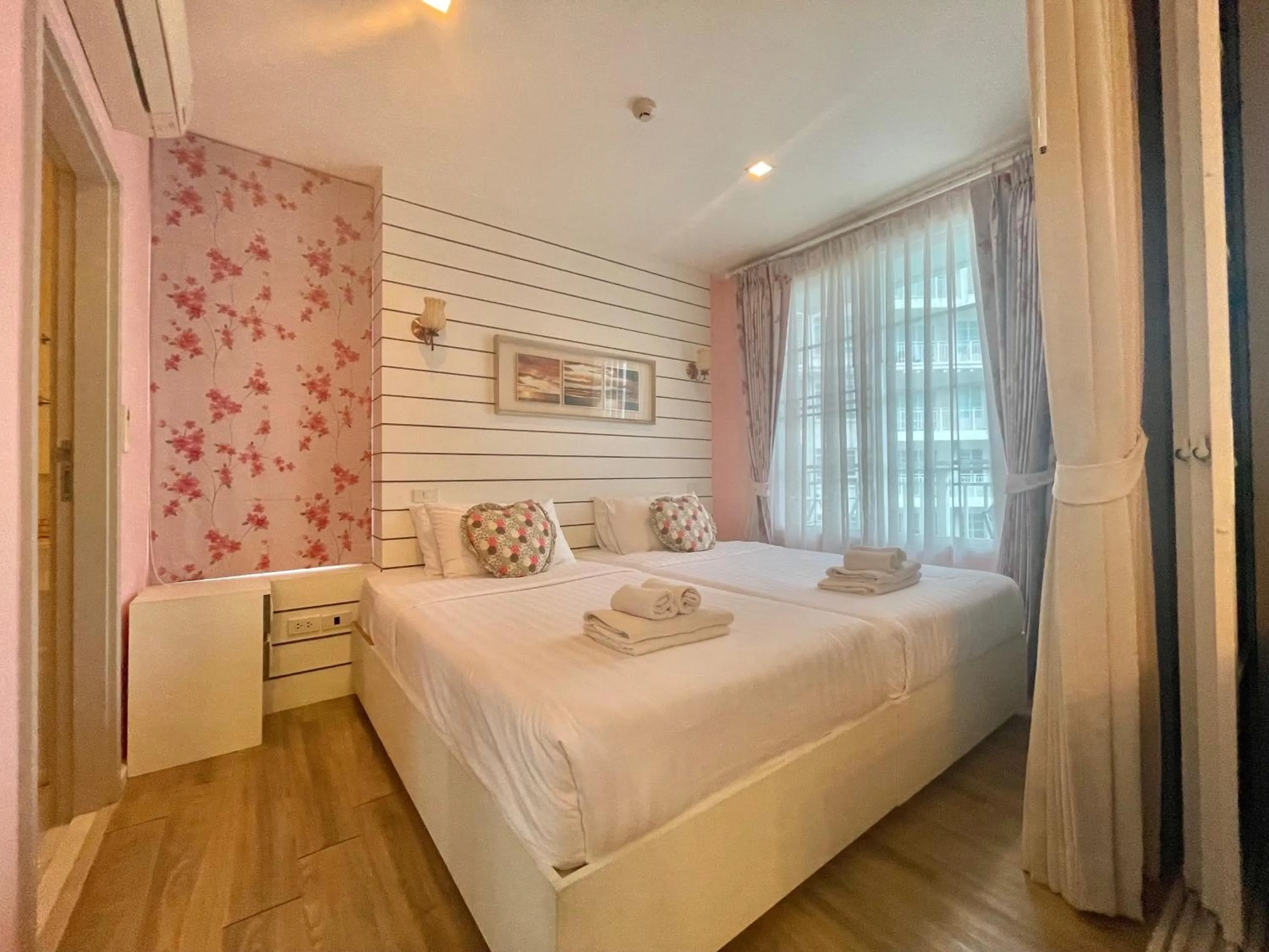 Bed in Summer Huahin Condo 2 Bedrooms Pool View Classic Room