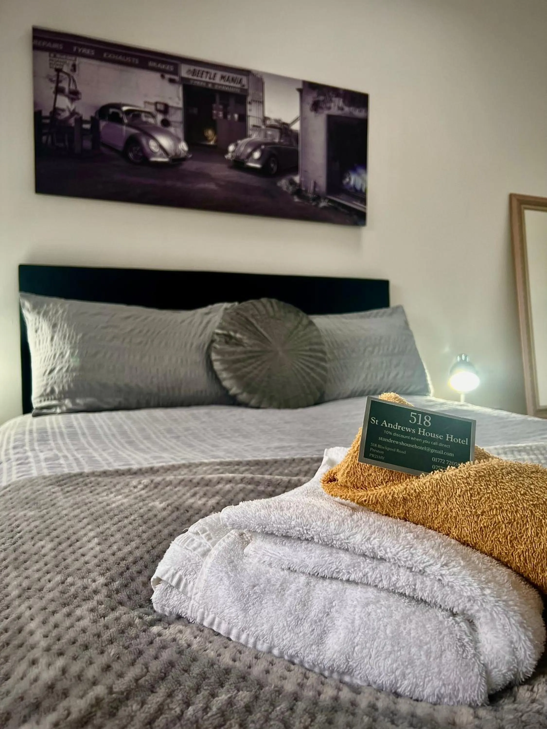 Bedroom, Bed in St Andrews house Hotel