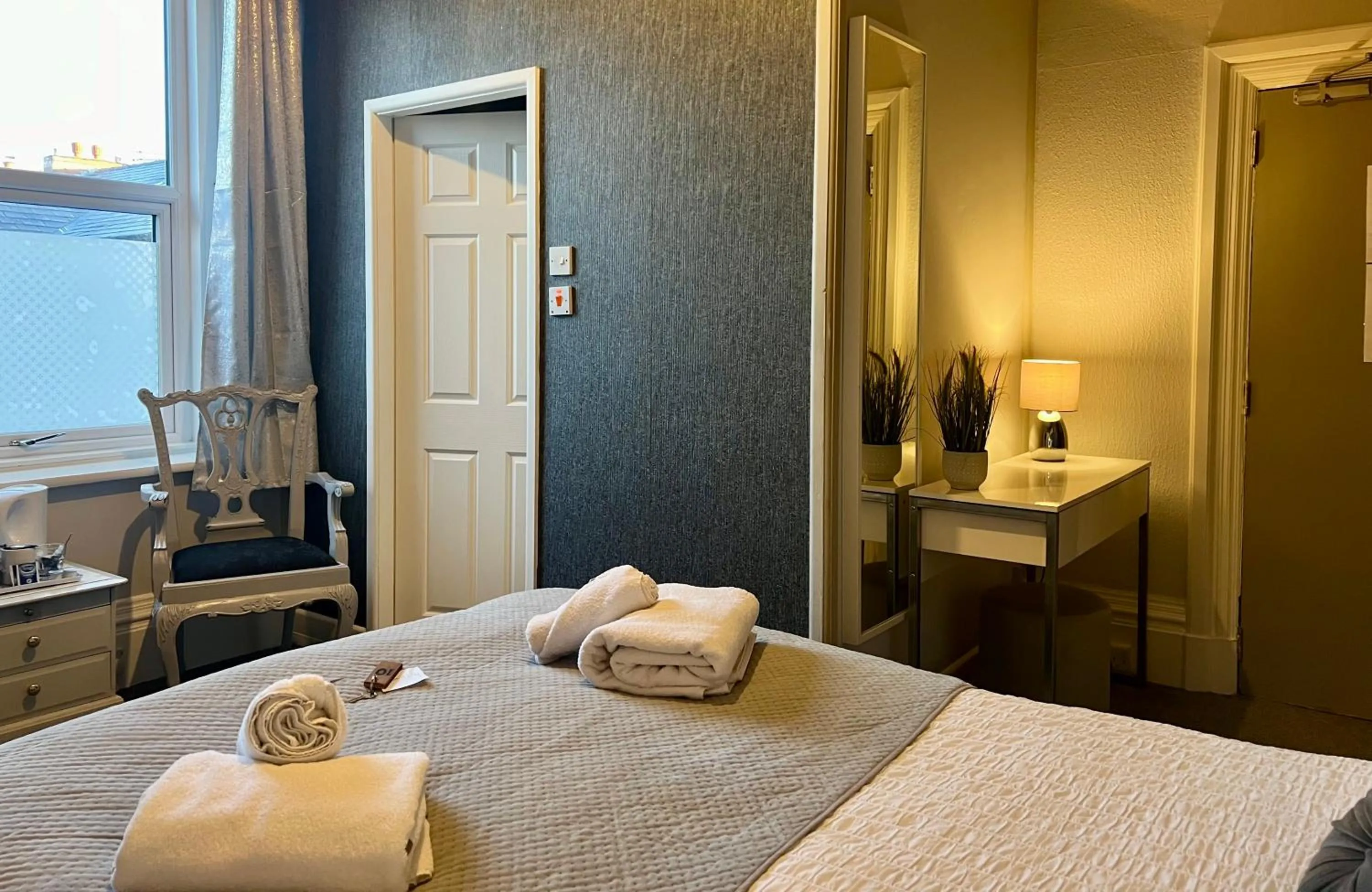 Bedroom, Bed in St Andrews house Hotel