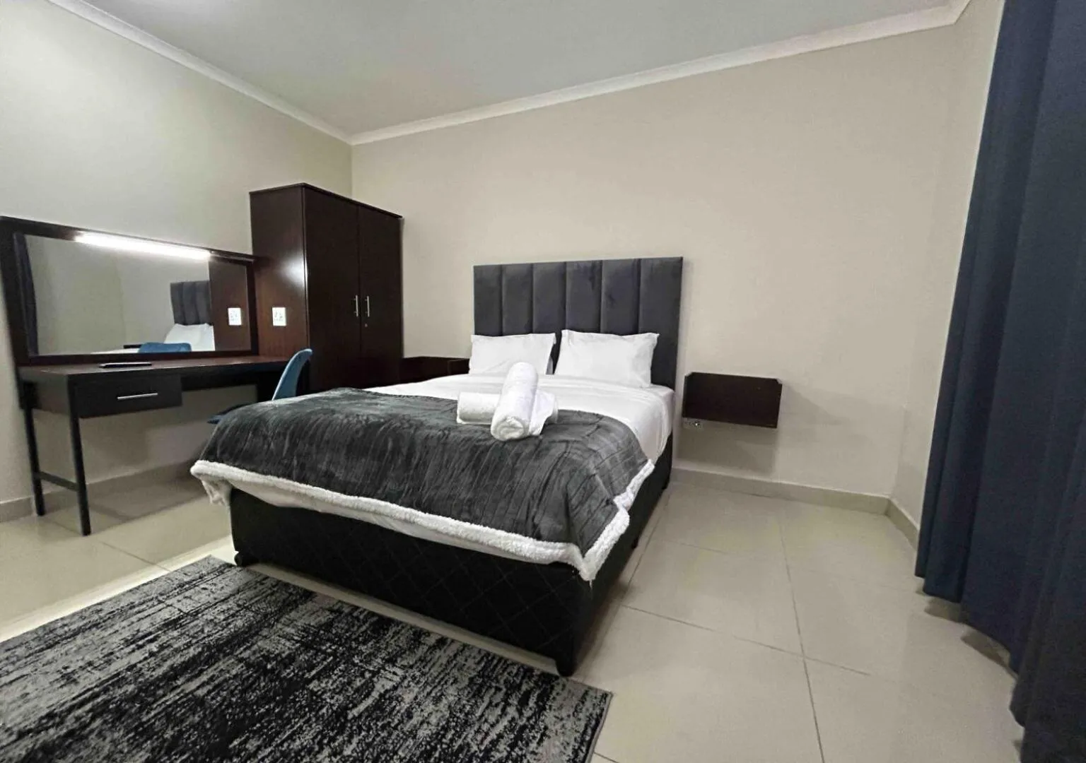 Bedroom, Bed in Bayside Hotel Suites