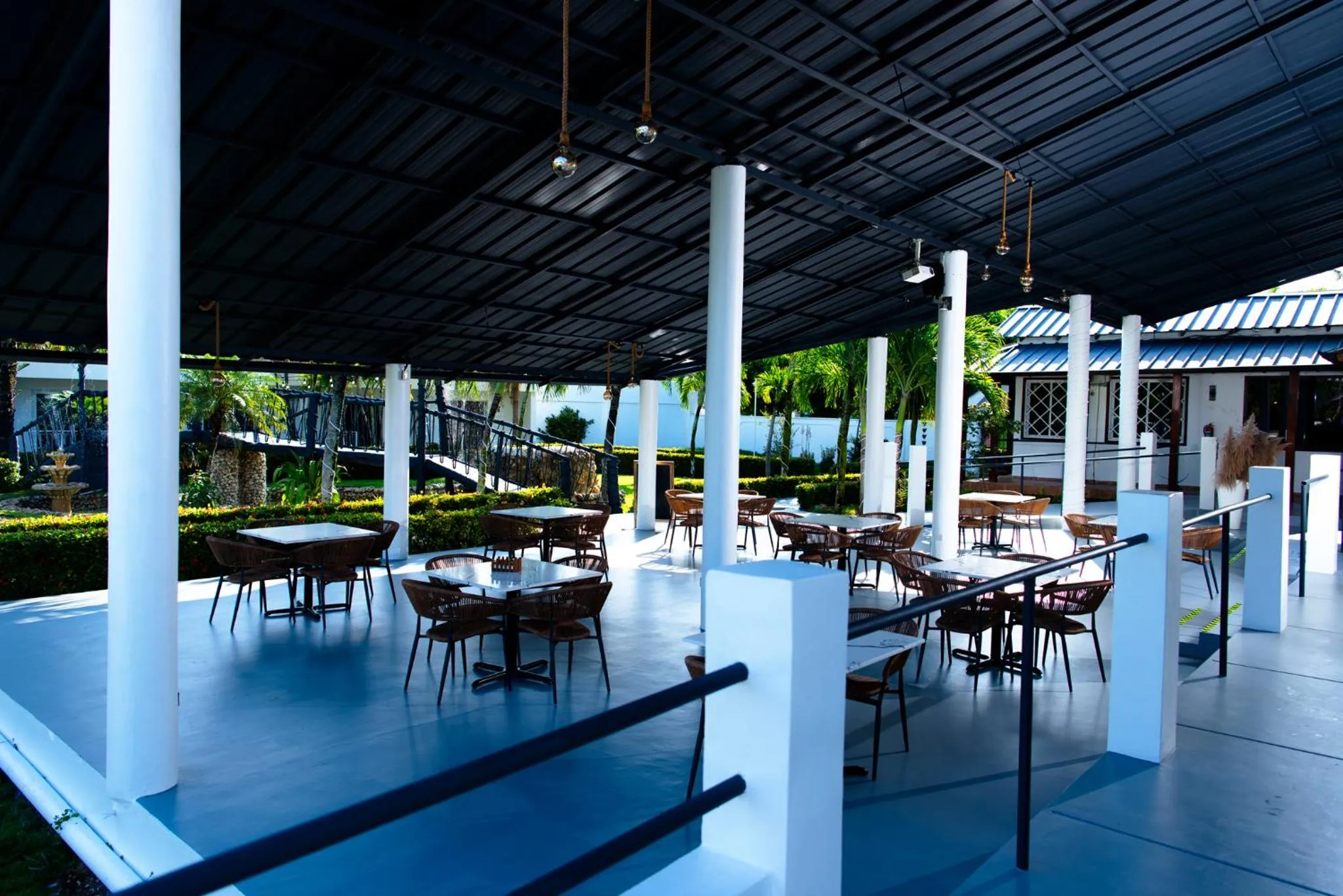 Restaurant/places to eat in El Colibri Hotel