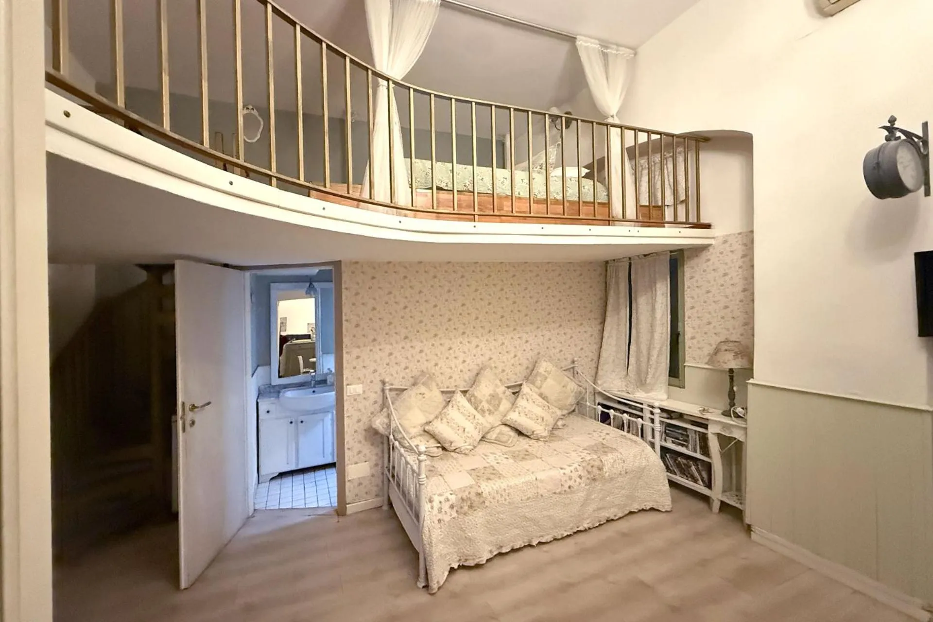 Photo of the whole room, Bed in Residenza Fiori di Grano