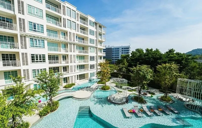 Summer Huahin Condo classic room pool view