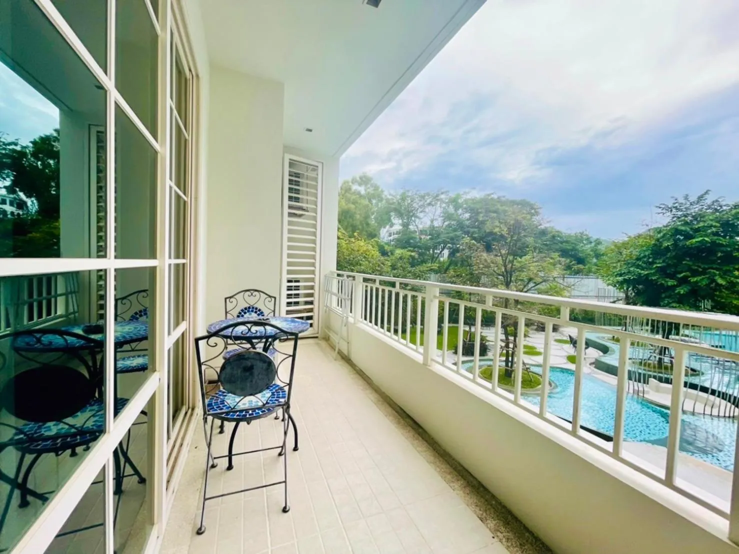 Summer Huahin Condo classic room pool view