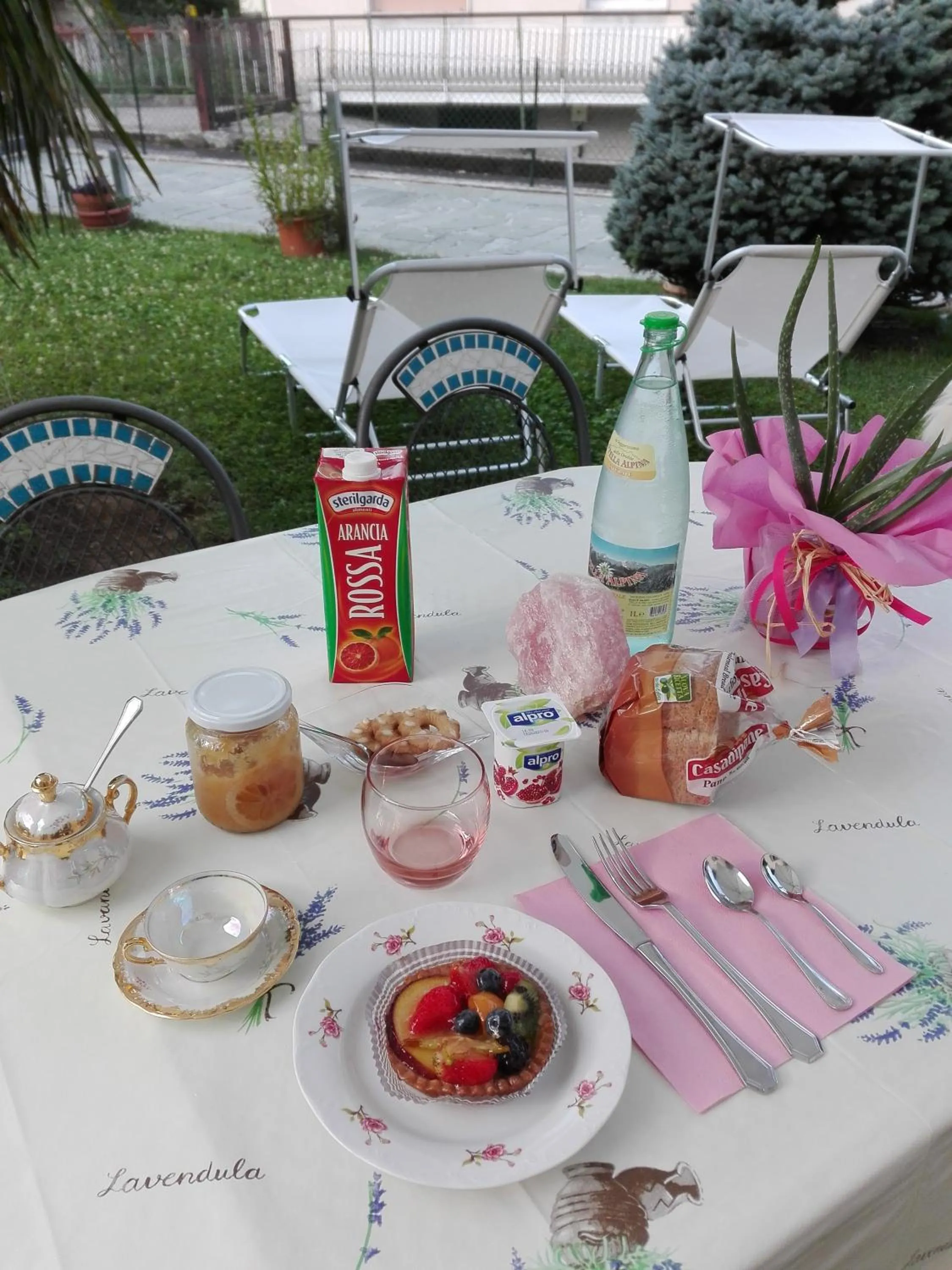 Garden in B & B Ametista Bergamo