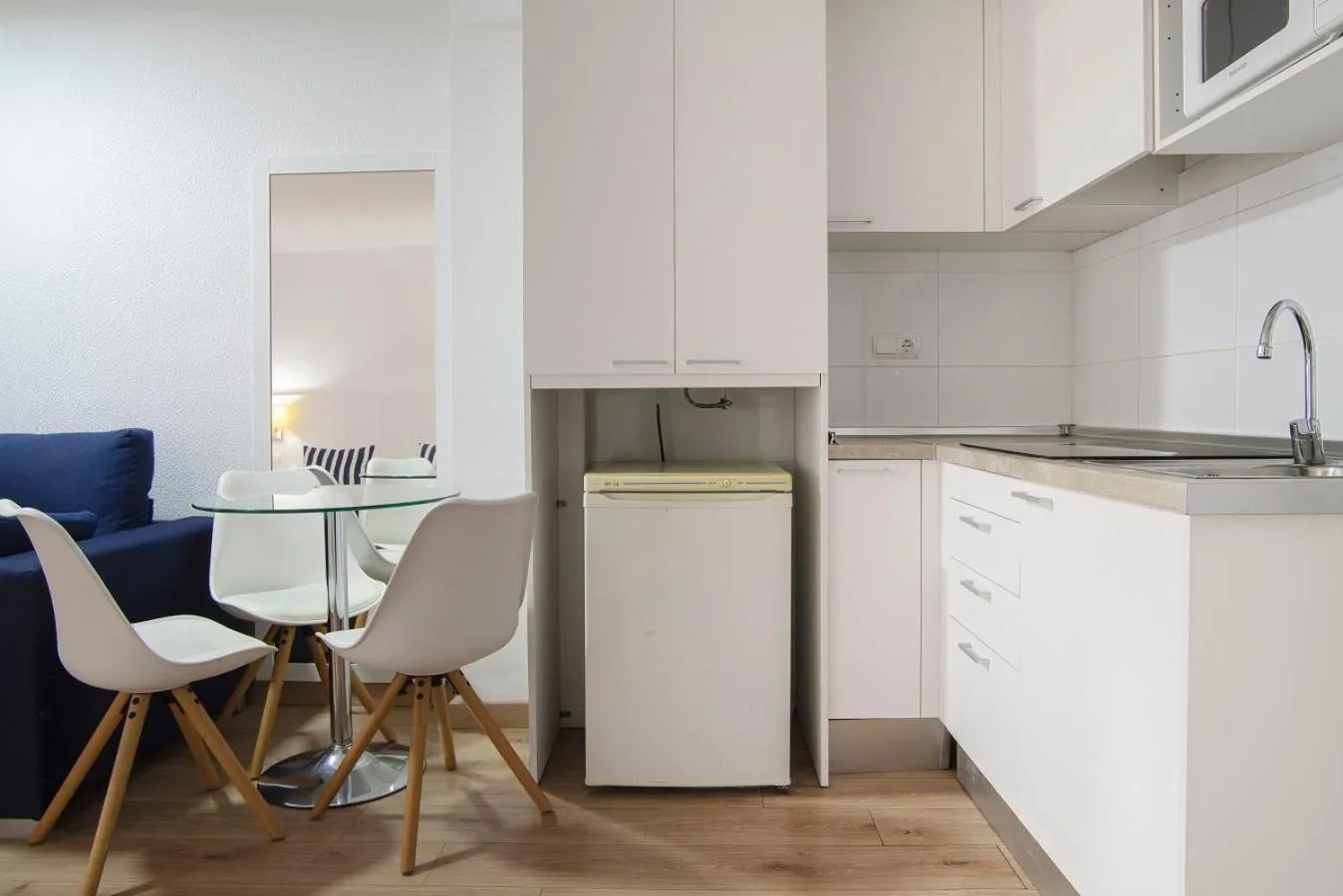 Kitchen or kitchenette in Apartamentos La Mar