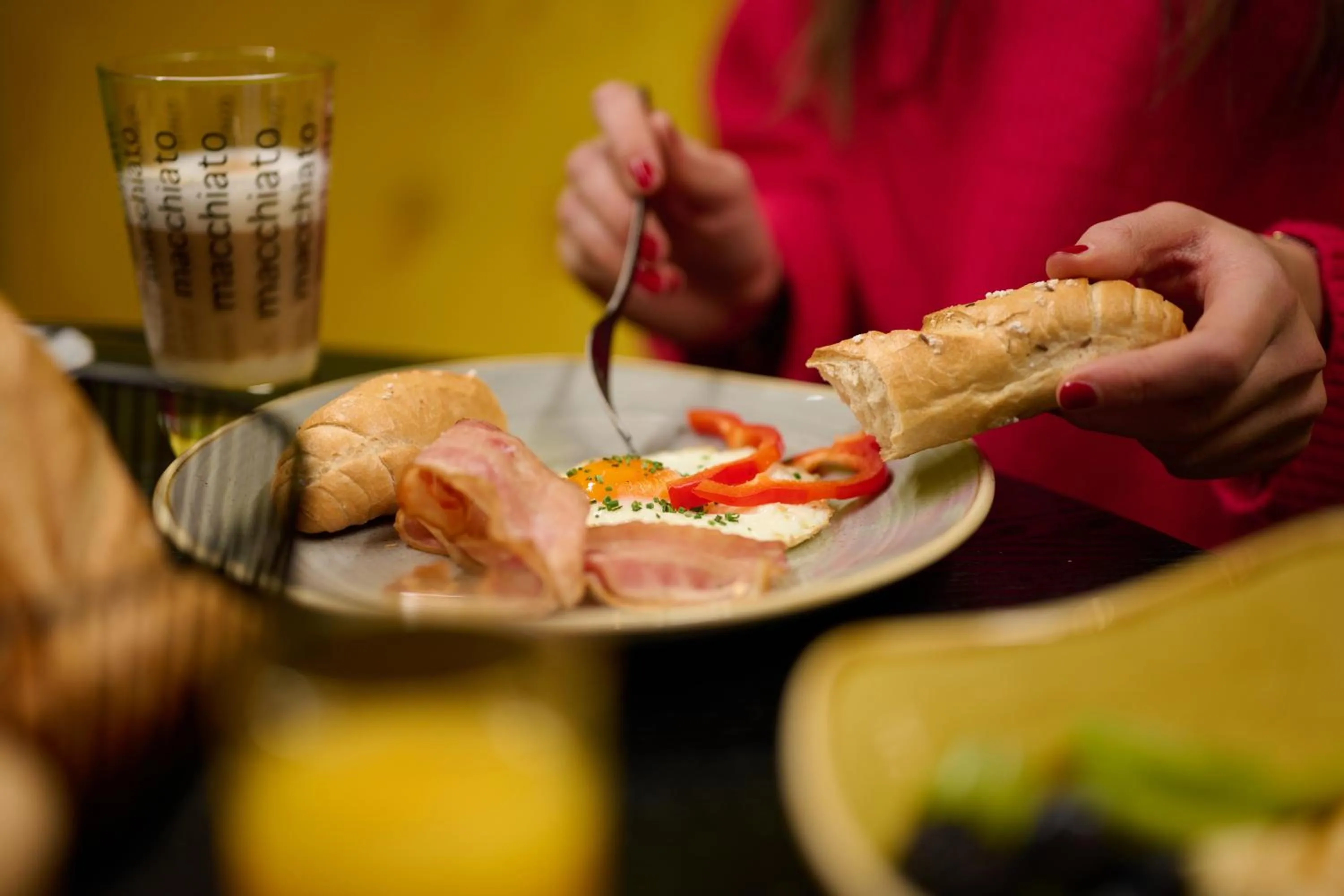 Restaurant/places to eat in Boutique House happYellow Saalbach