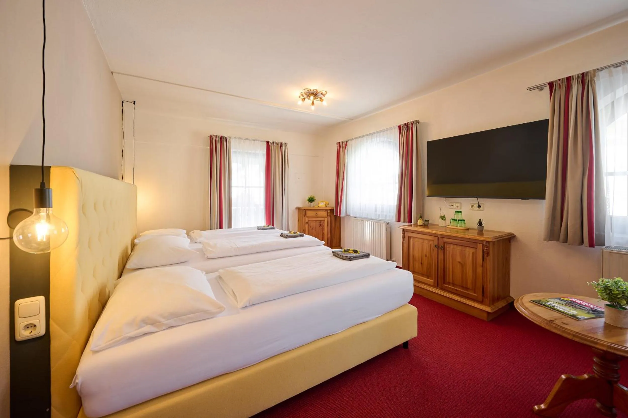 Photo of the whole room, Bed in Stegers Boutique House