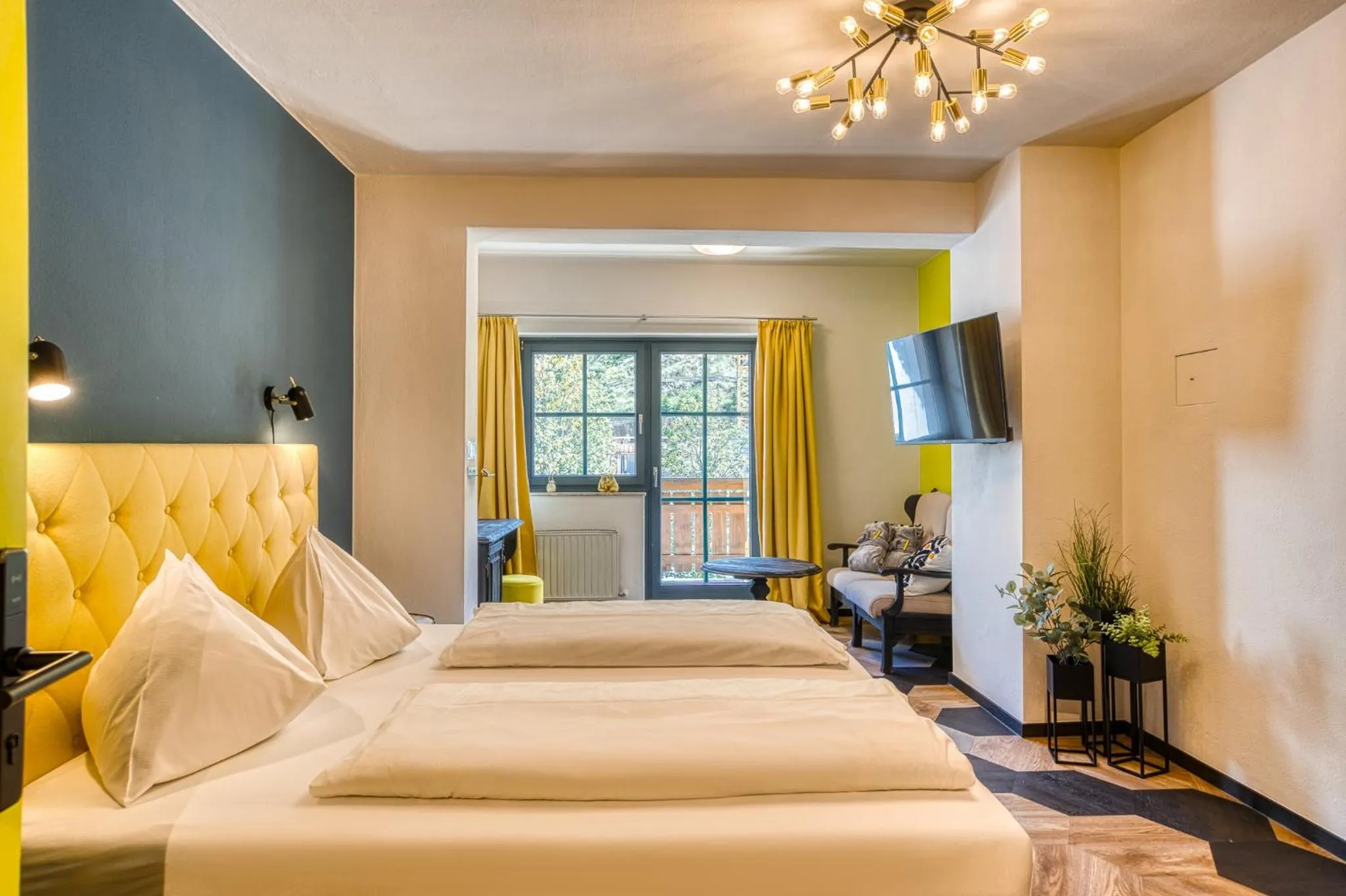 Photo of the whole room, Bed in Boutique House happYellow Saalbach