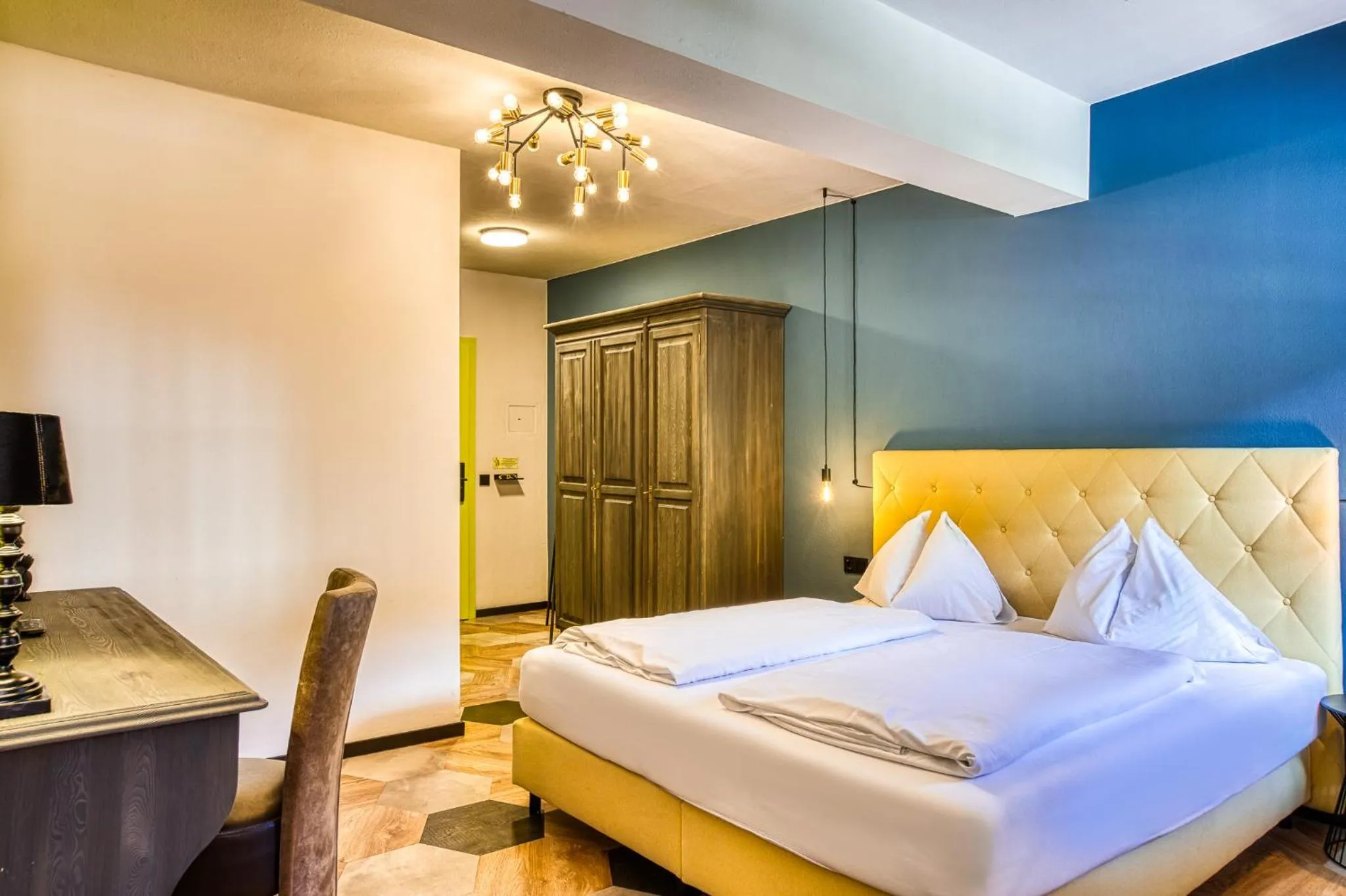 Photo of the whole room, Bed in Boutique House happYellow Saalbach