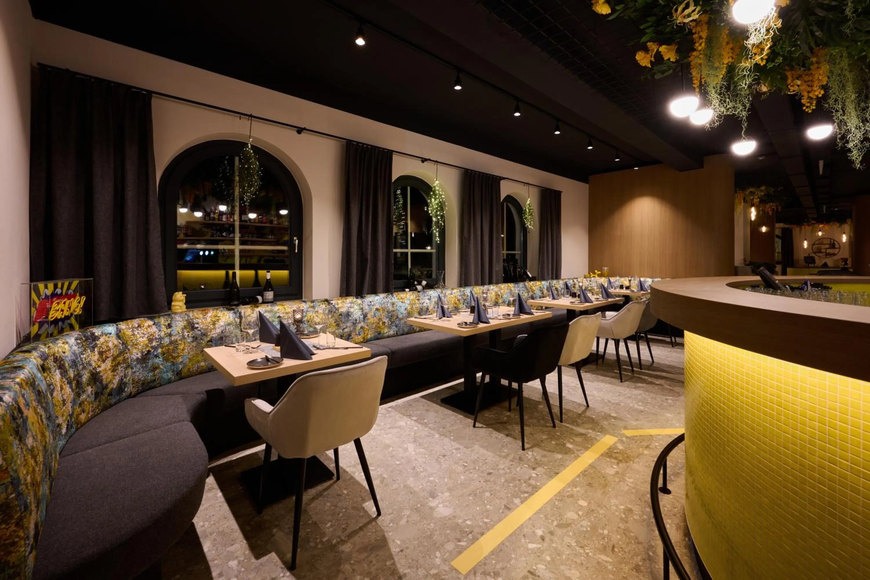 Restaurant/places to eat in Boutique House happYellow Saalbach