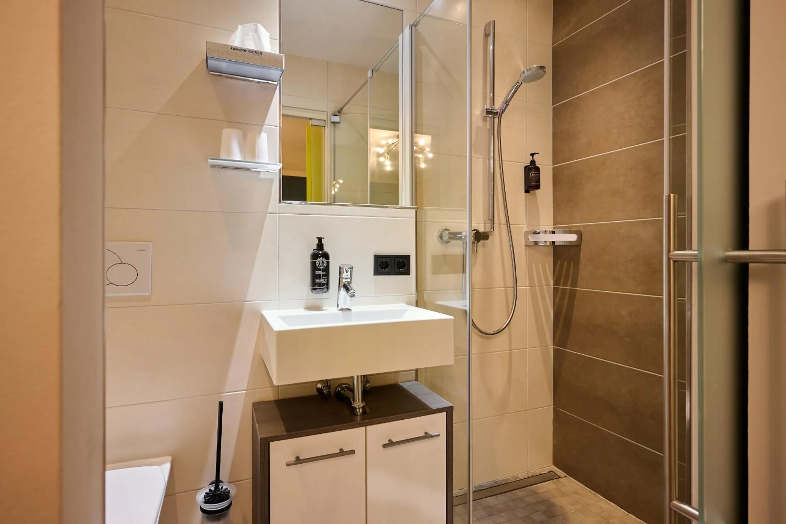 Photo of the whole room, Bathroom in Stegers Boutique House