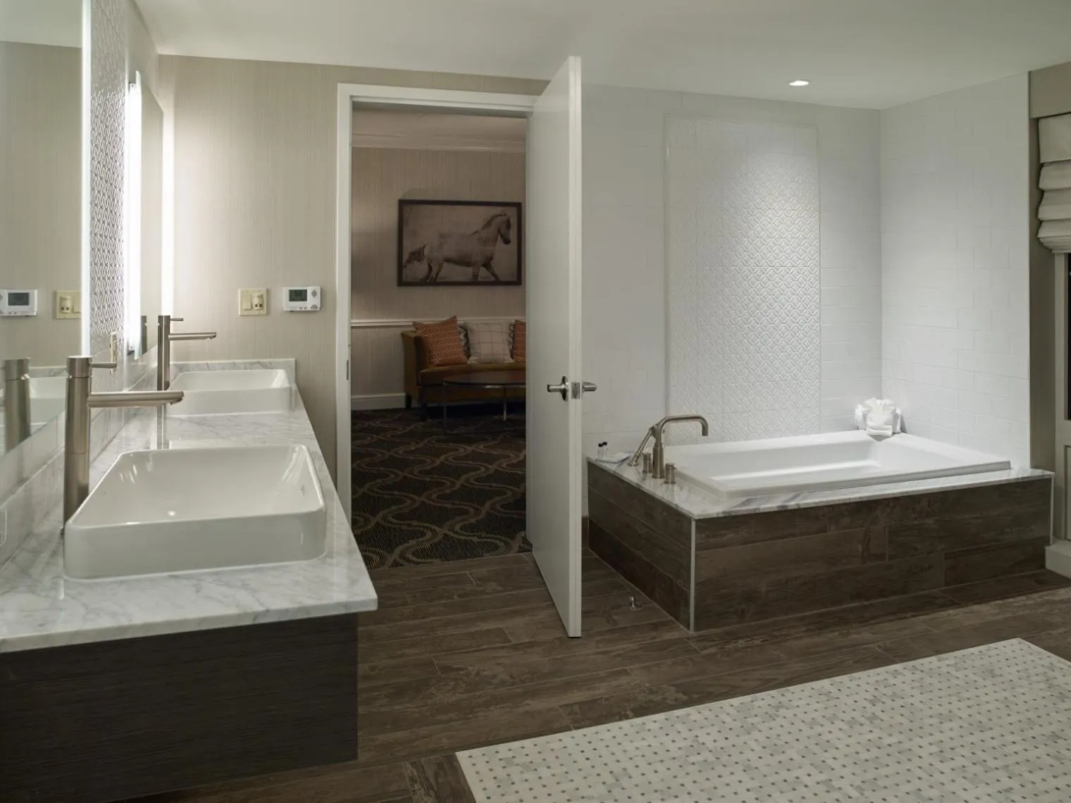 Bathroom, Bed in Oxford Casino Hotel