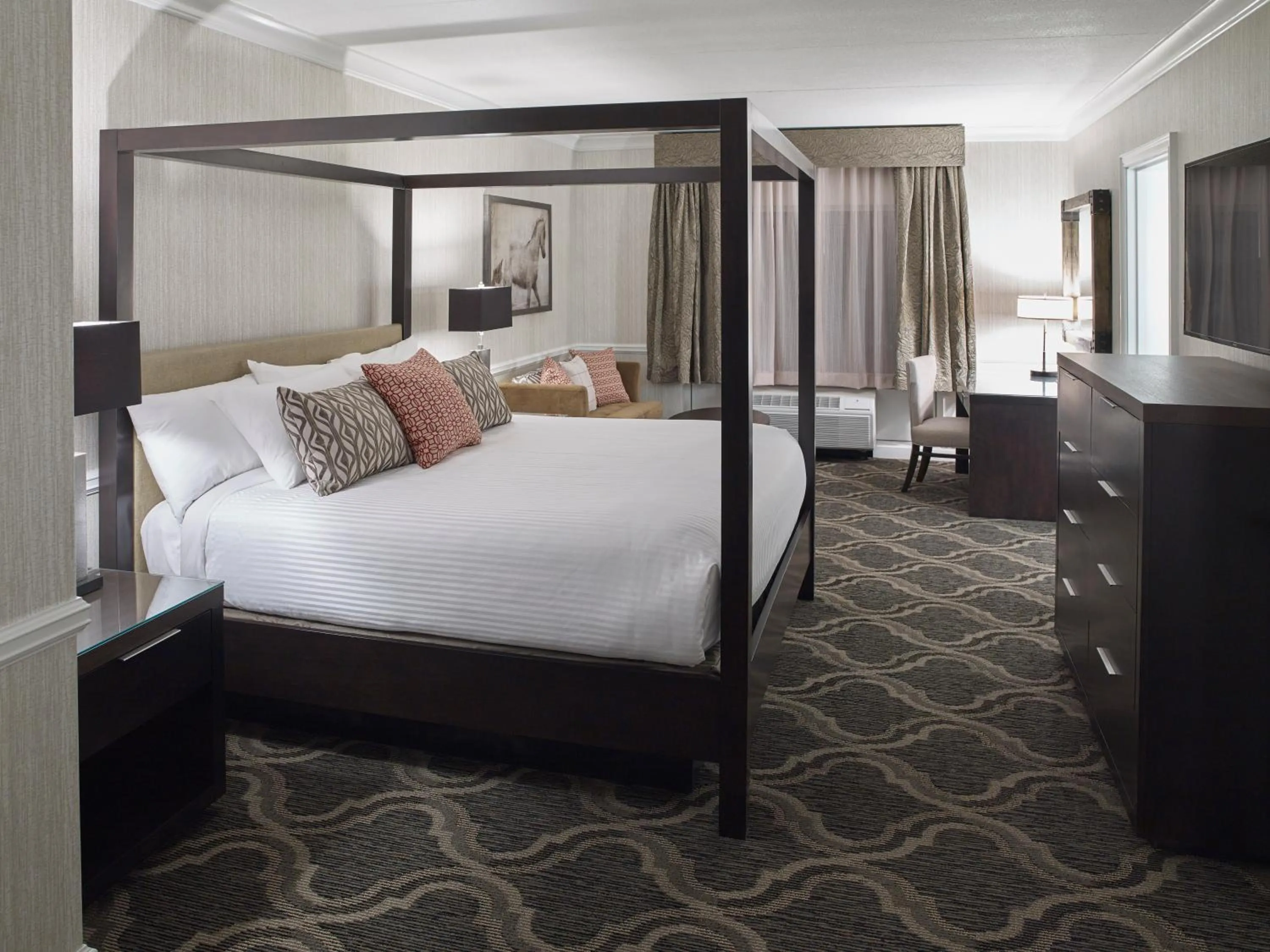 Bedroom, Bed in Oxford Casino Hotel