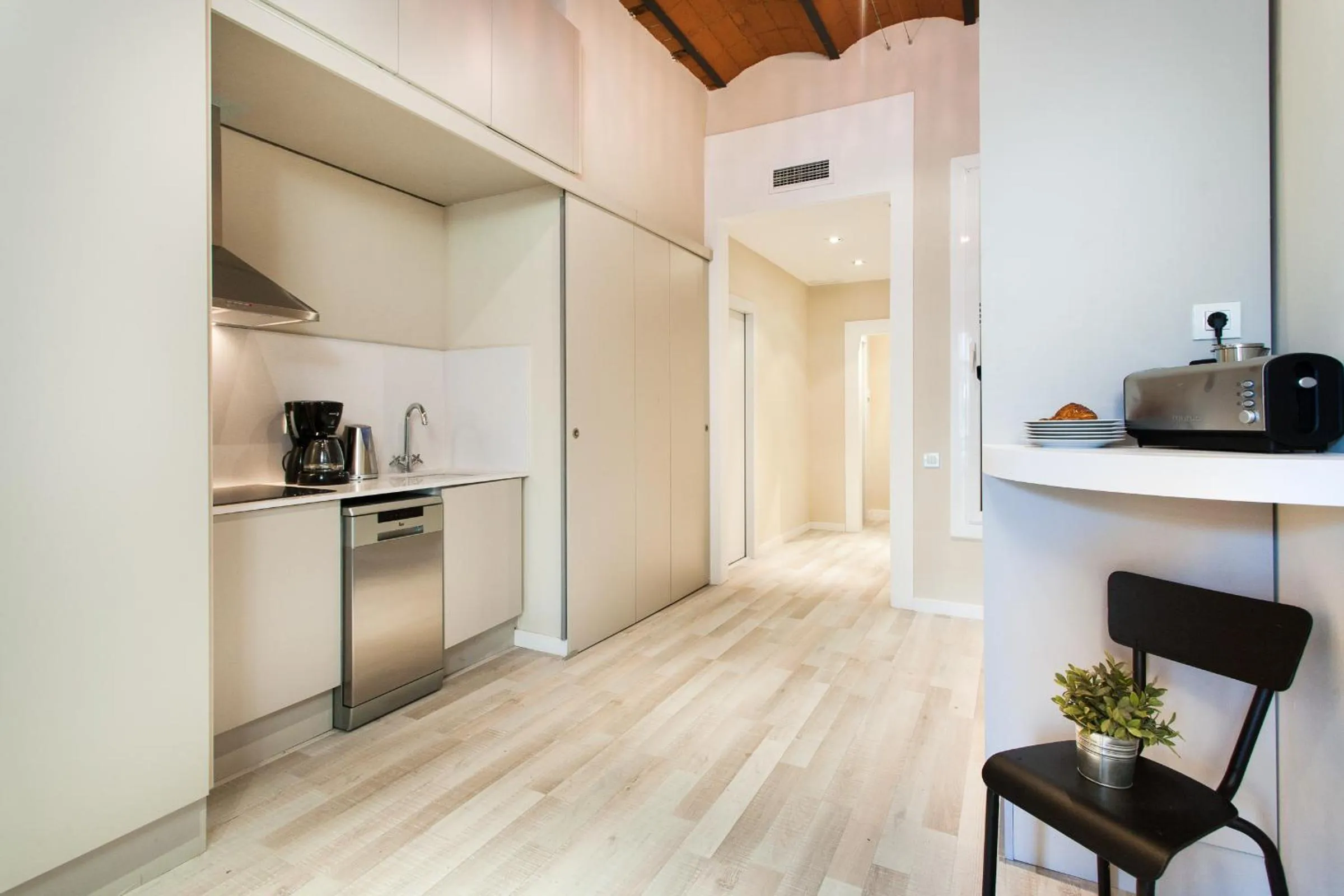 Kitchen or kitchenette in Key Plaza Cataluña Bliss