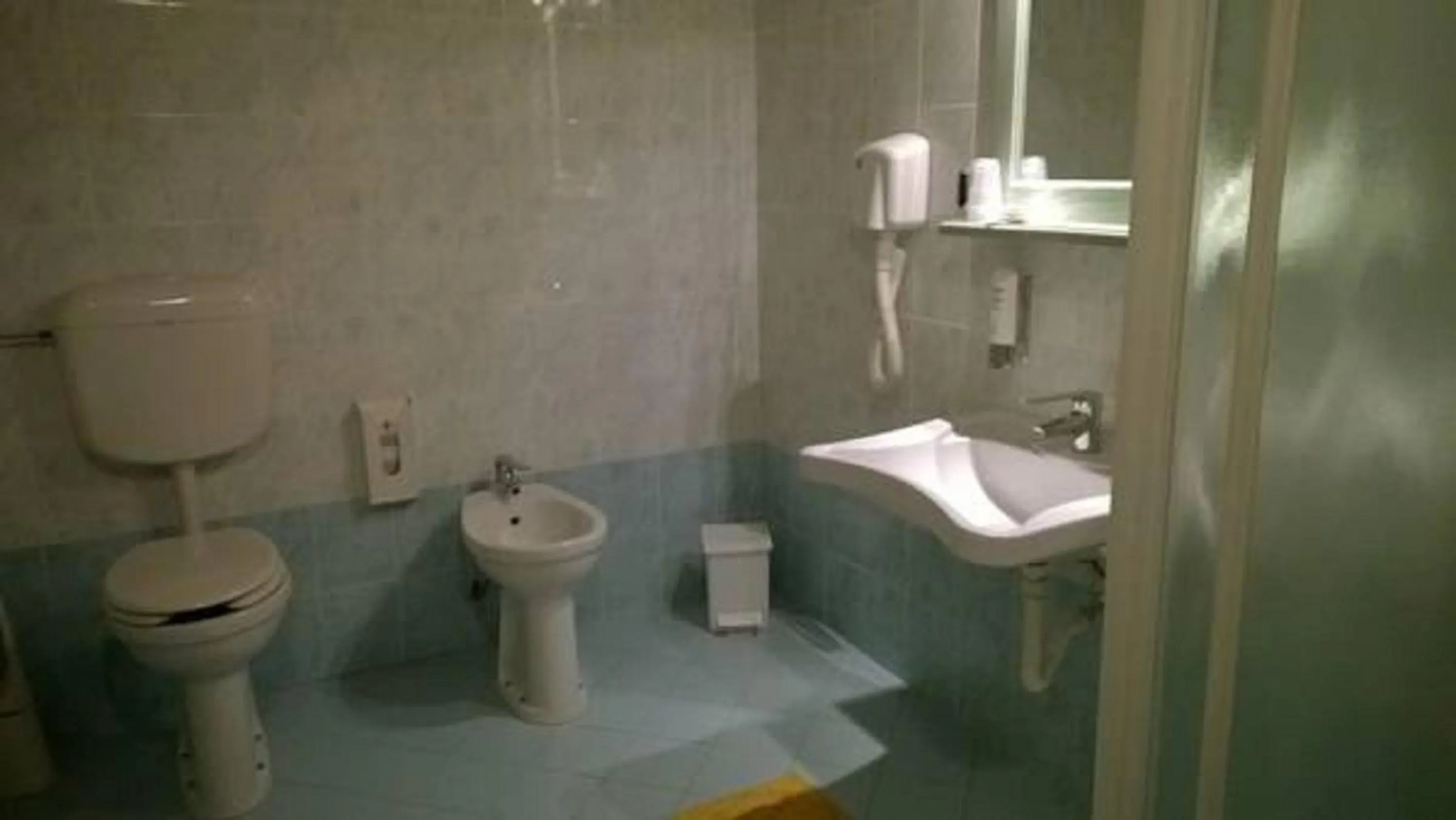 Bathroom in Albergo del Po