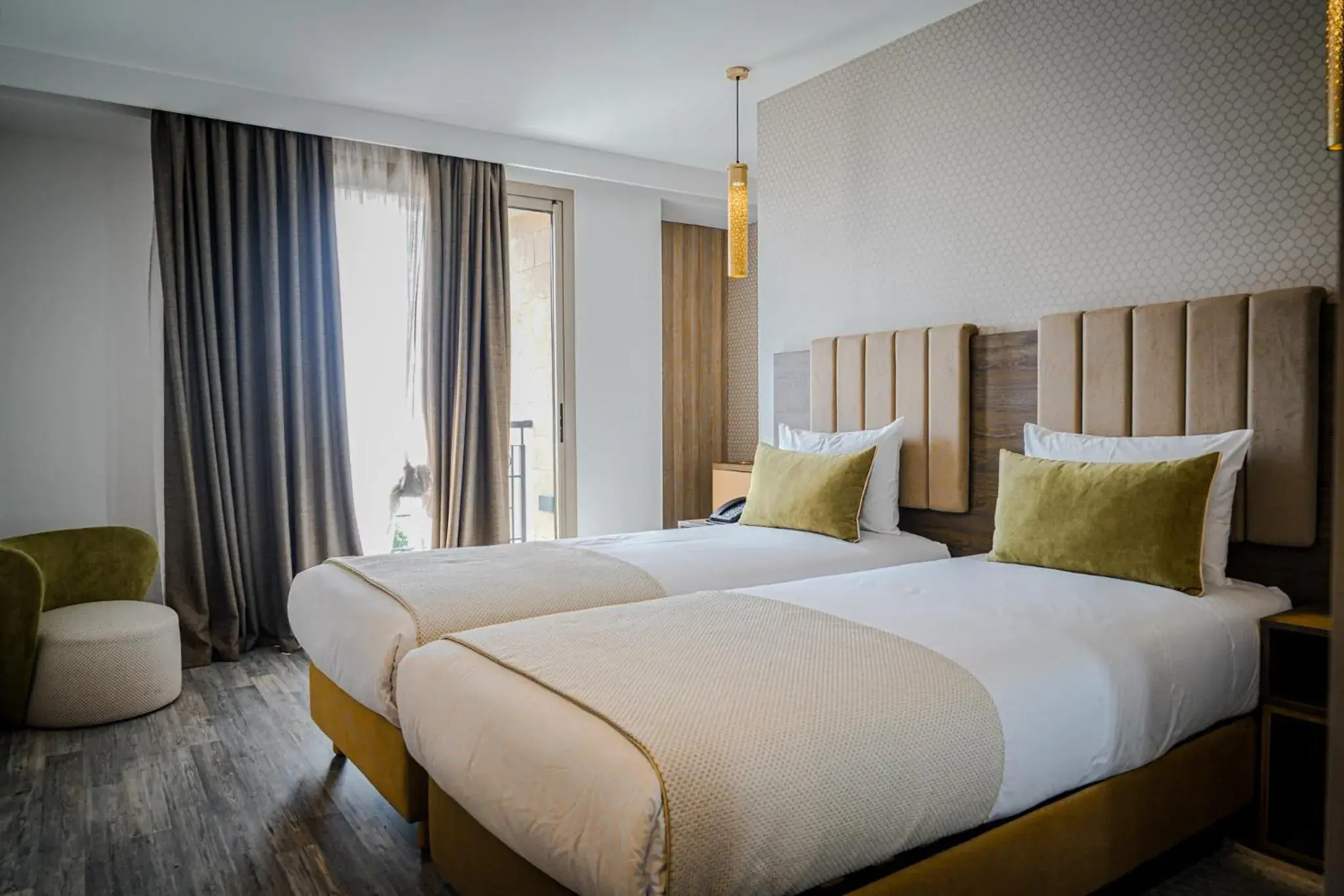 Twin Room in AZ hôtel des arts Twin Room in AZ hôtel des arts