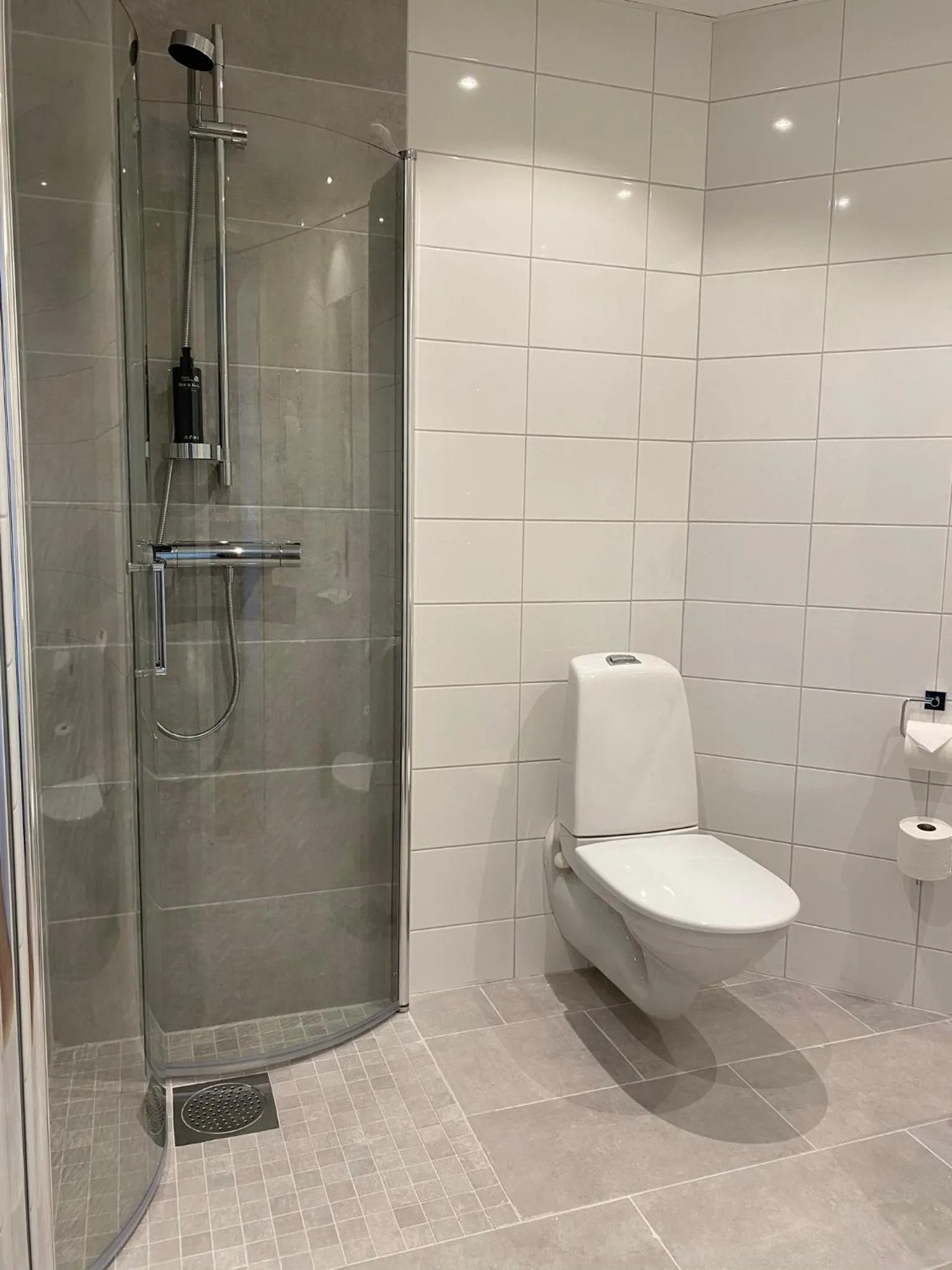 Shower in Badholmen Restaurang & Hotell