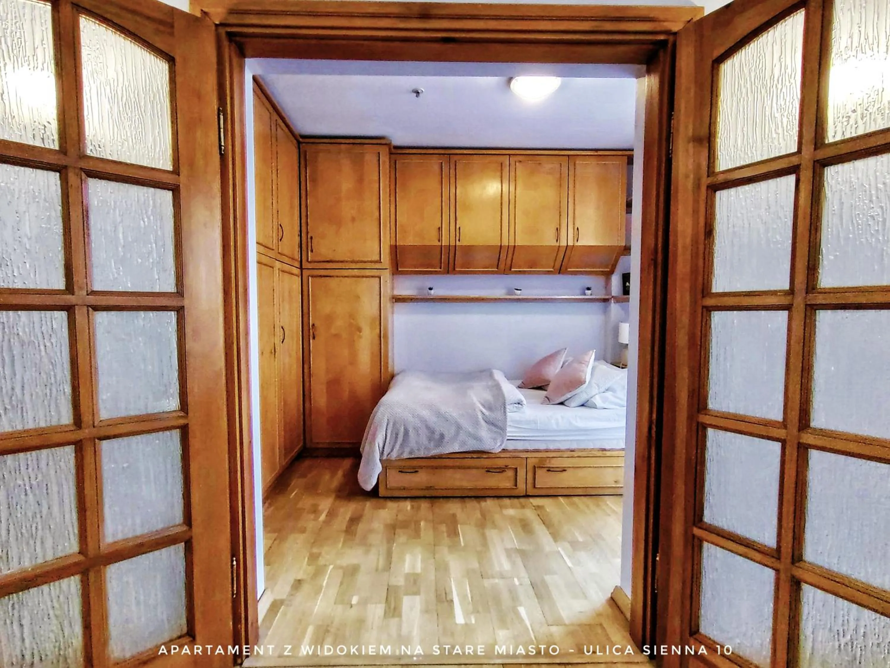 Bed in 5-stars Apartments - Old Town