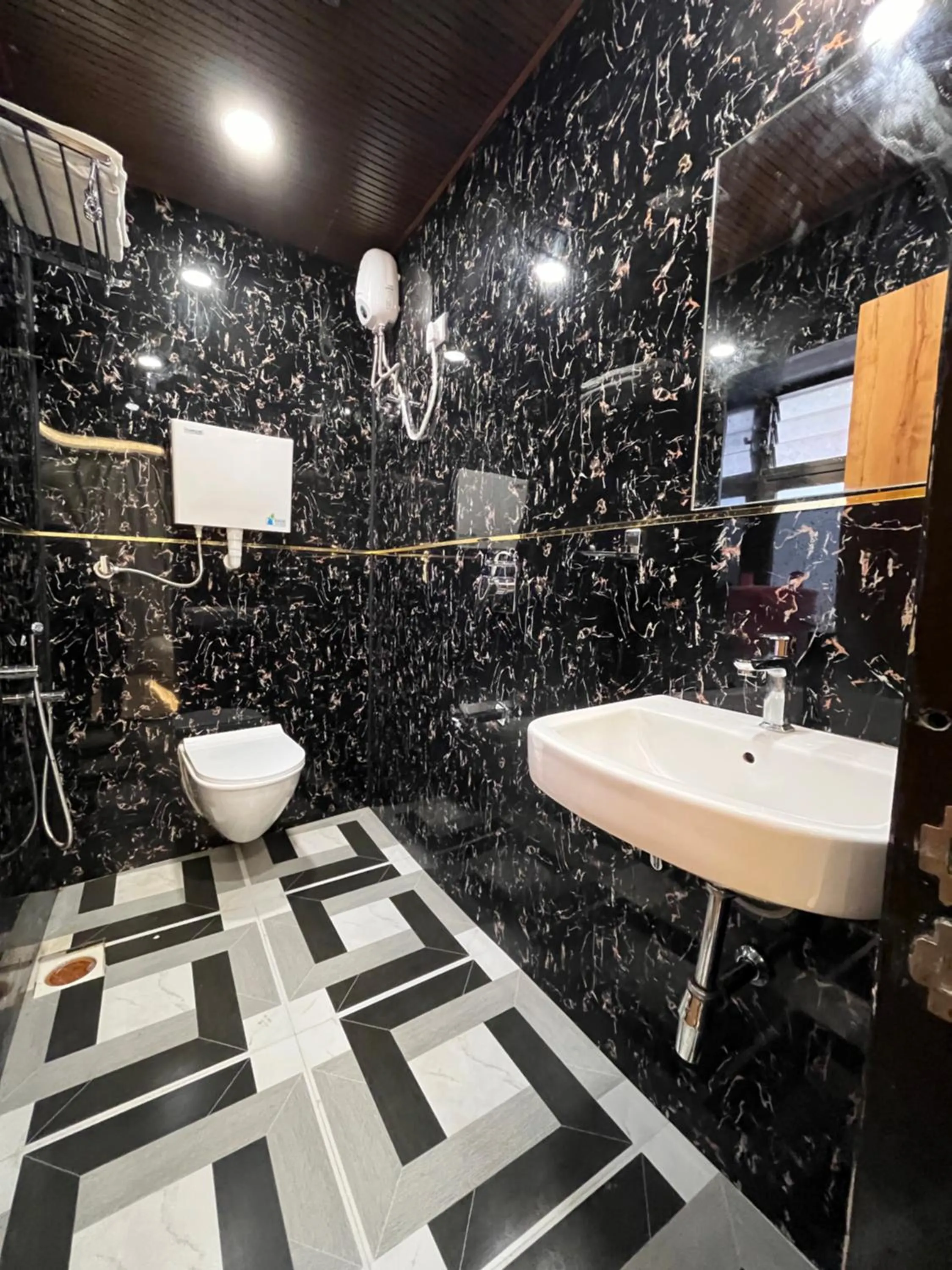 Bathroom in Hotel National - Grant Road