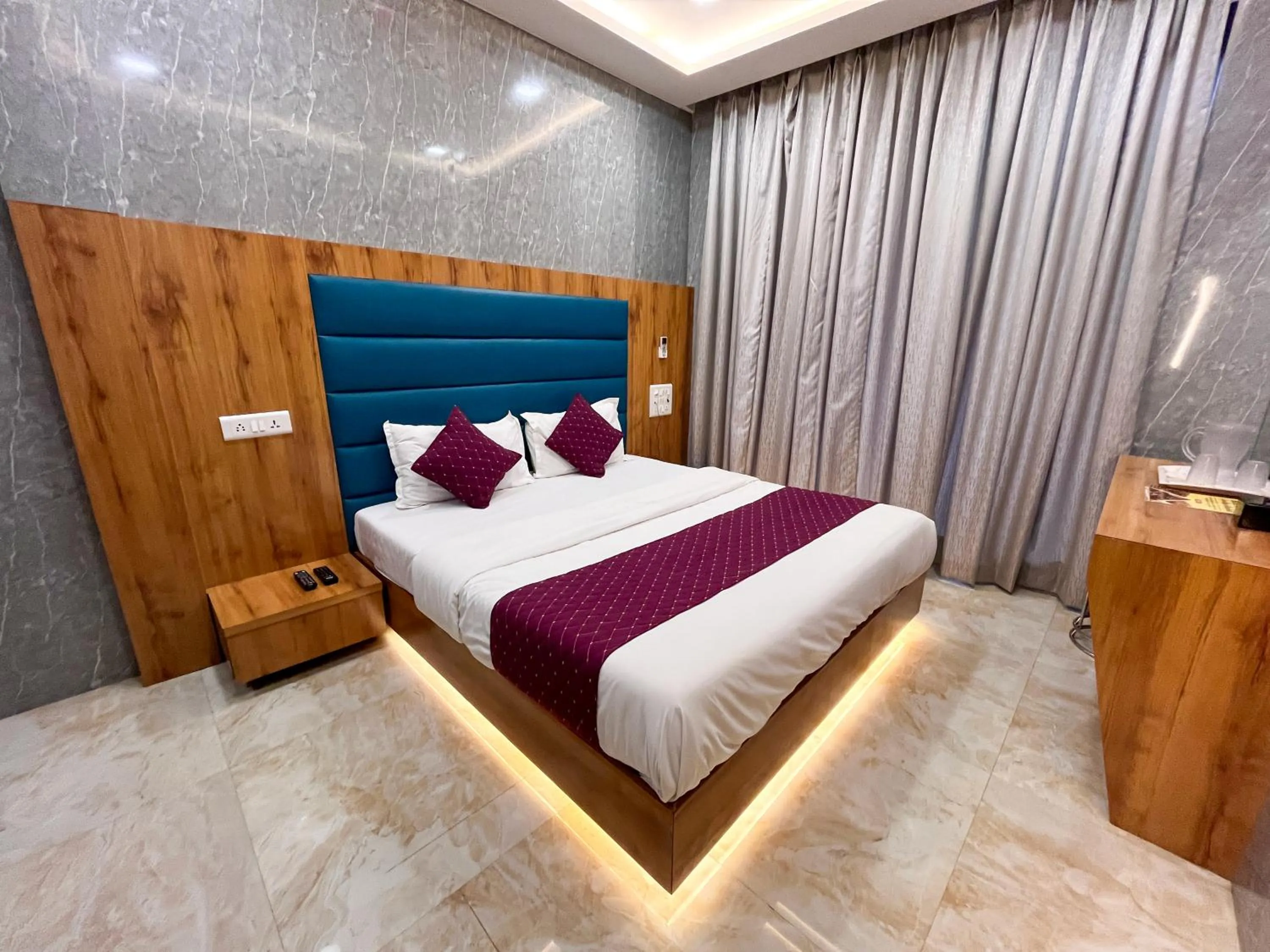 Bed in Hotel National - Grant Road