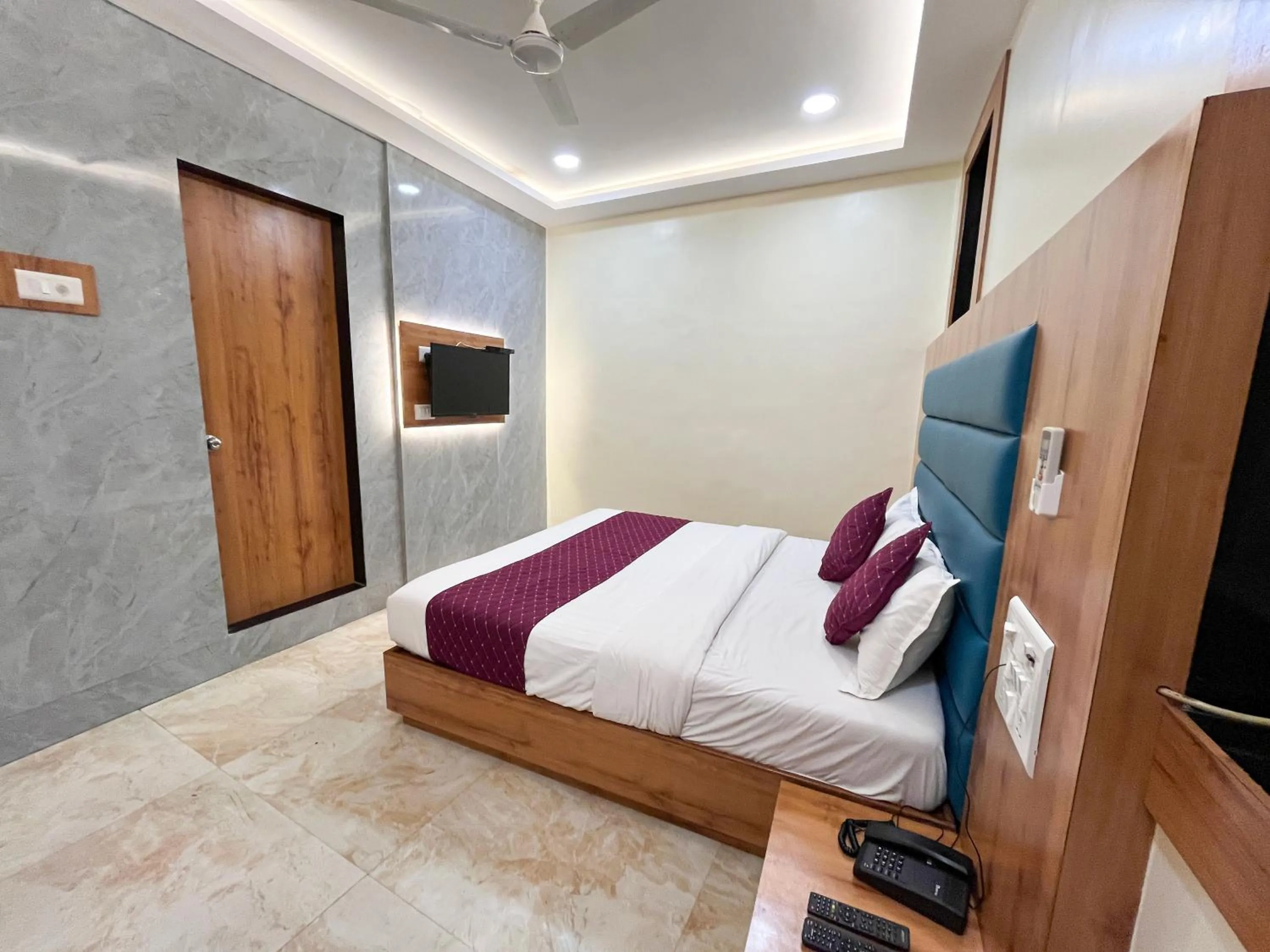 Bed in Hotel National - Grant Road