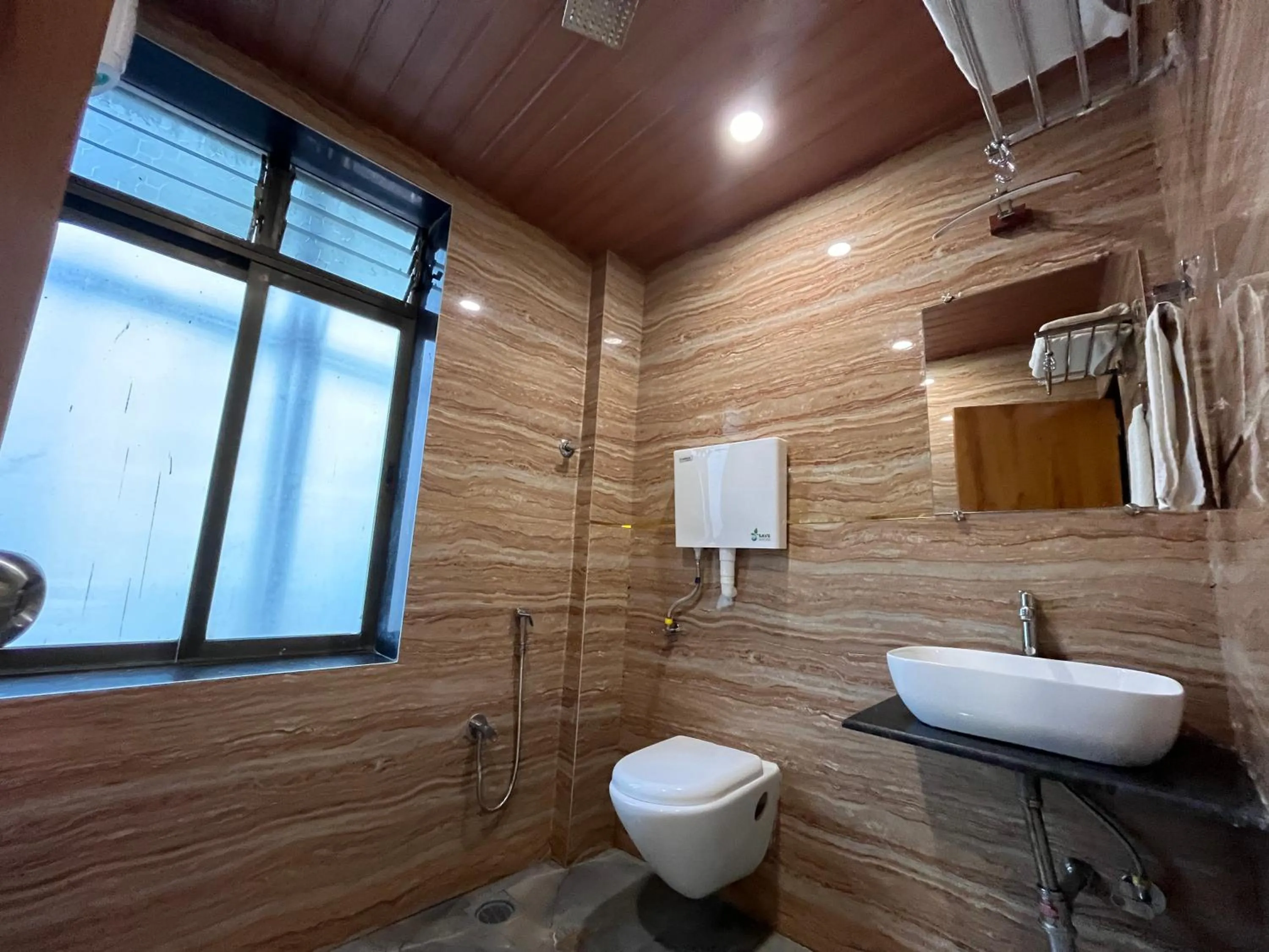 Bathroom in Hotel National - Grant Road