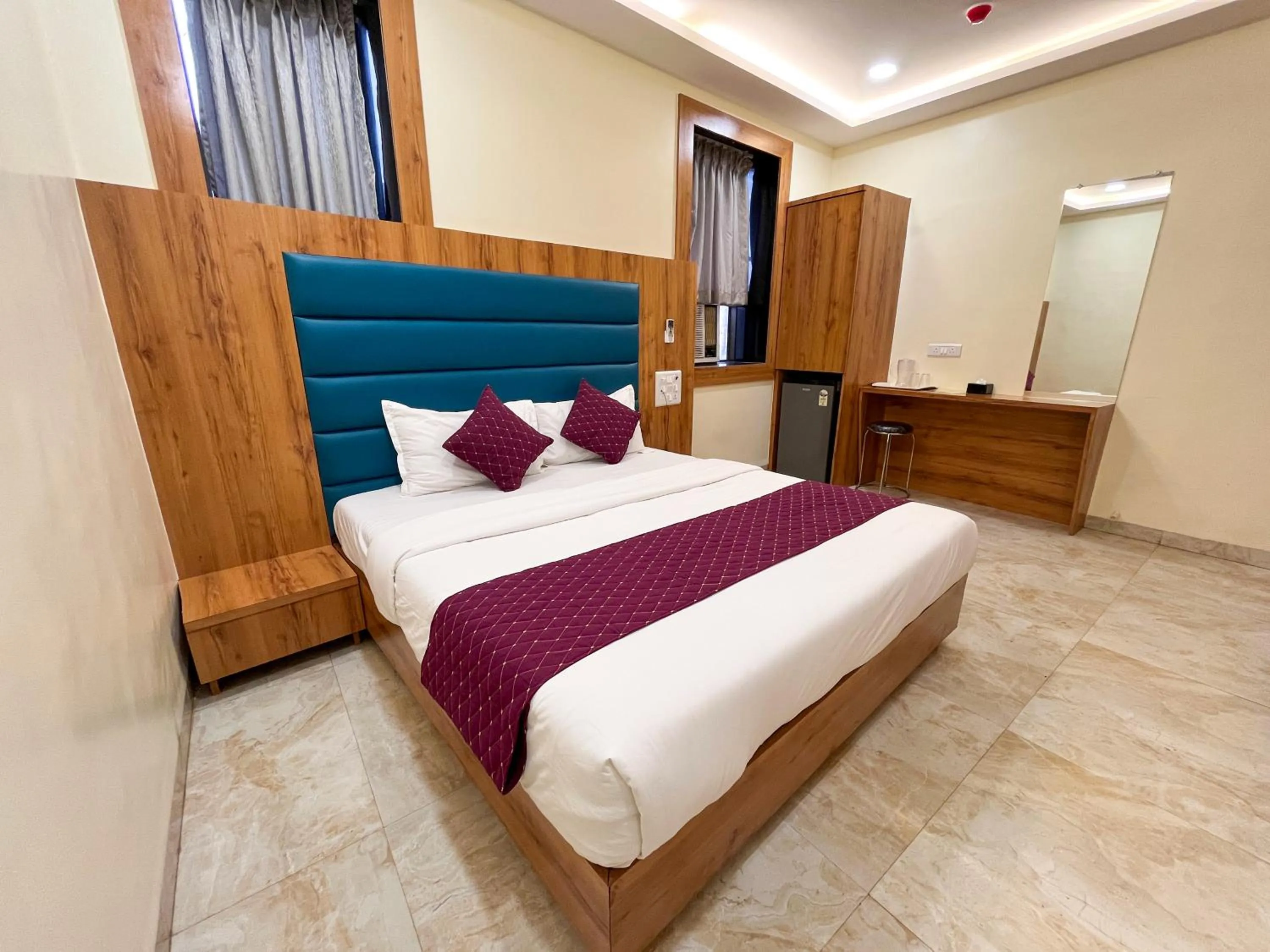 Bedroom, Bed in Hotel National - Grant Road