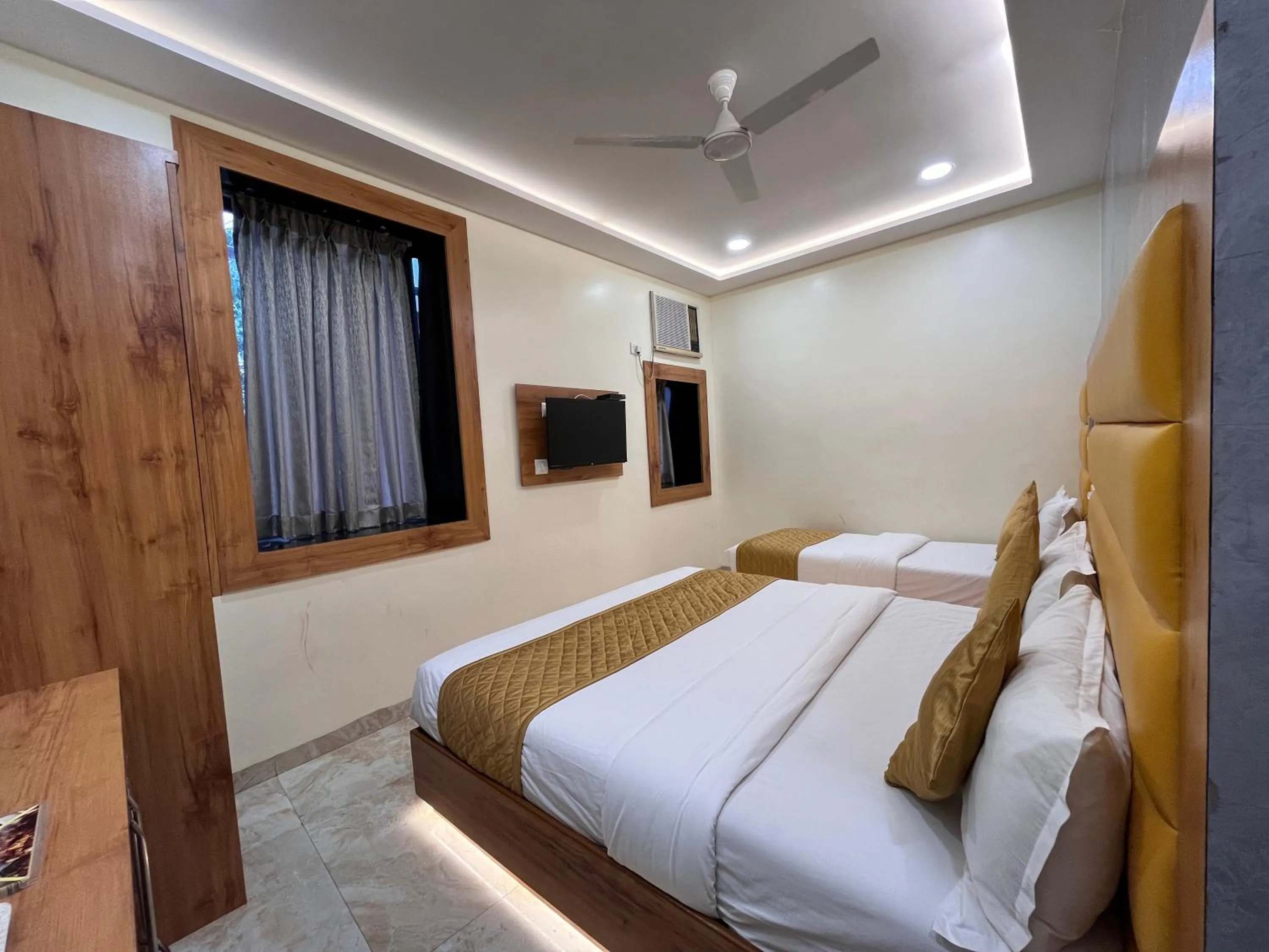 Bed in Hotel National - Grant Road