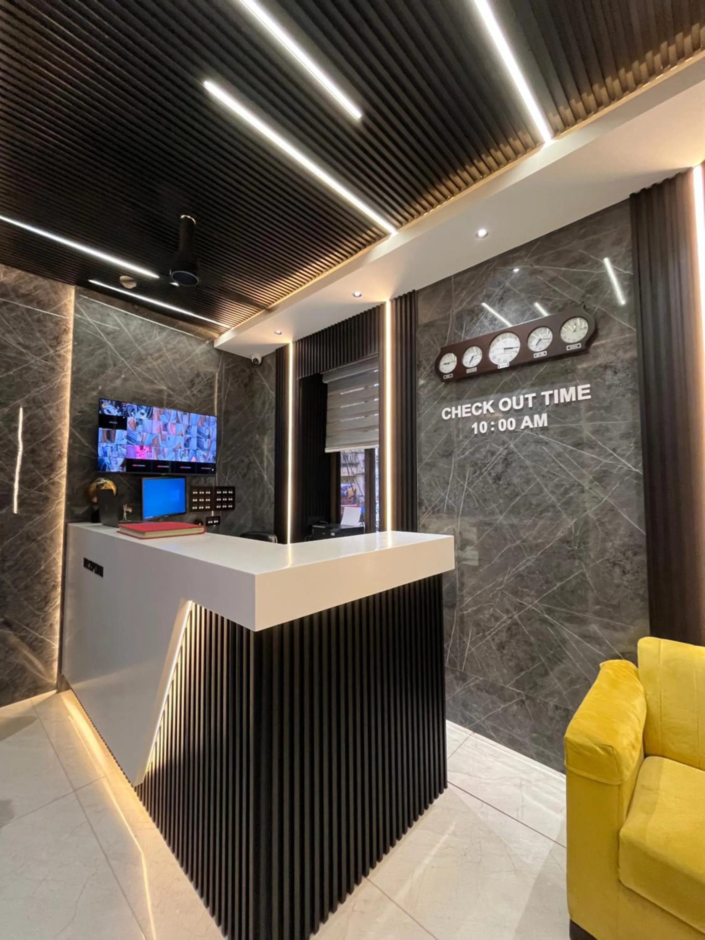 Seating area in Hotel National - Grant Road