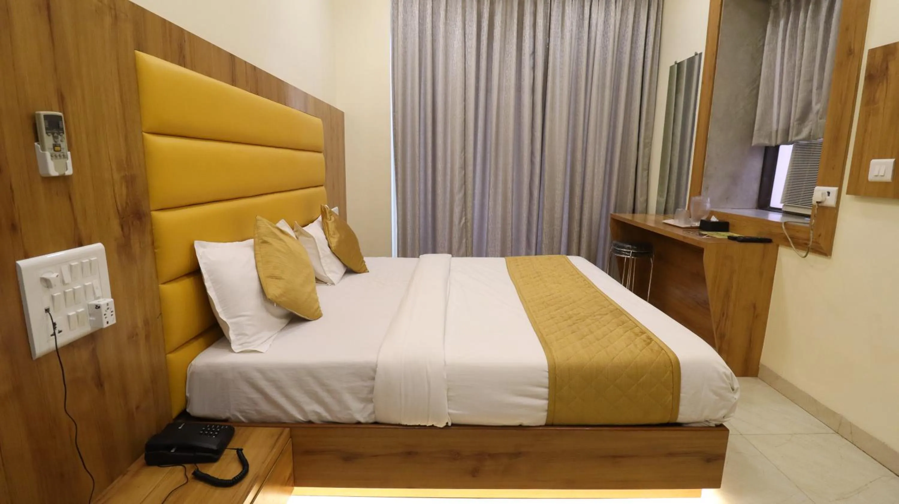 Bed in Hotel National - Grant Road