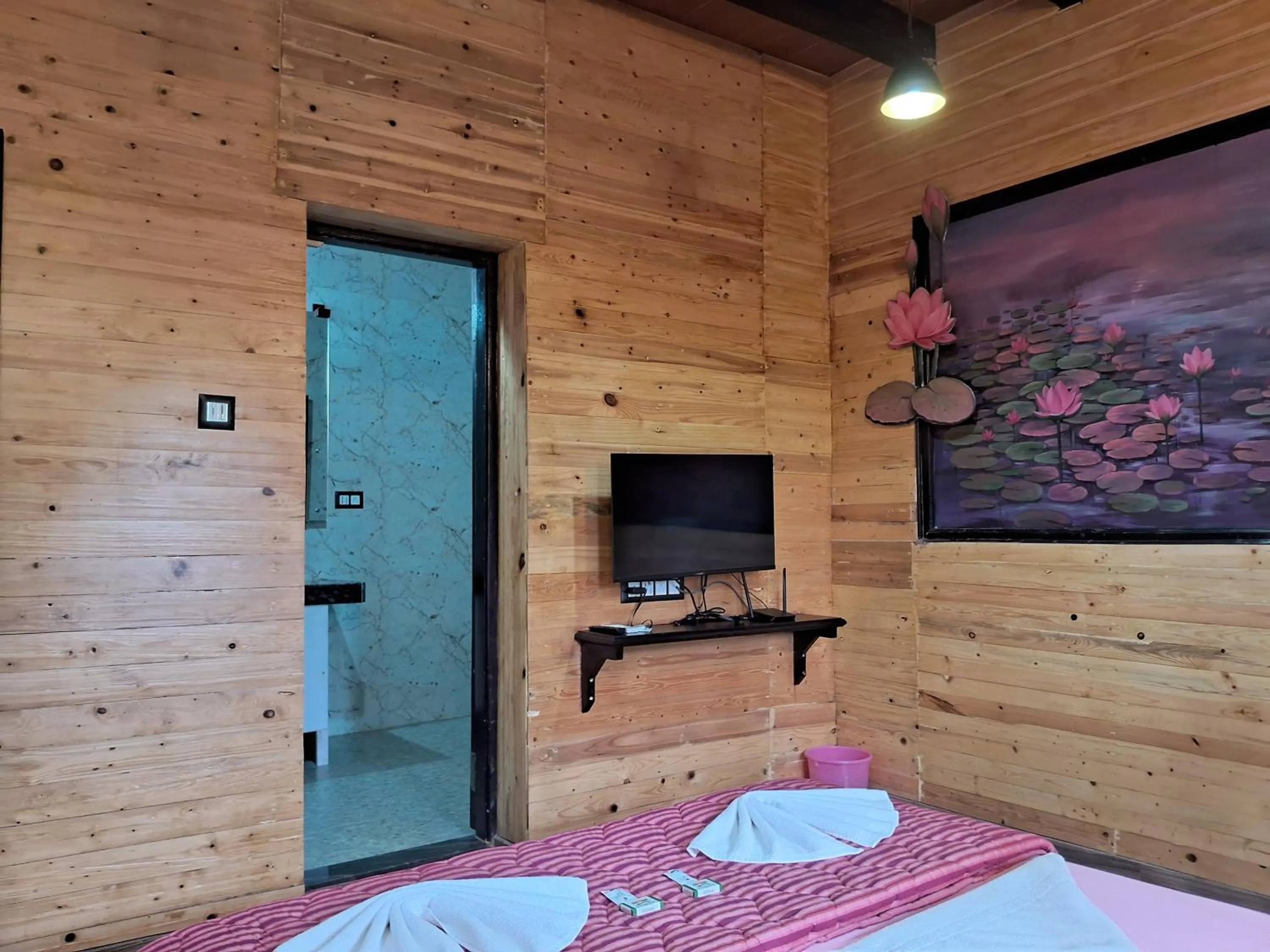 TV and multimedia, Bed in Mudra beach villa Gokarna