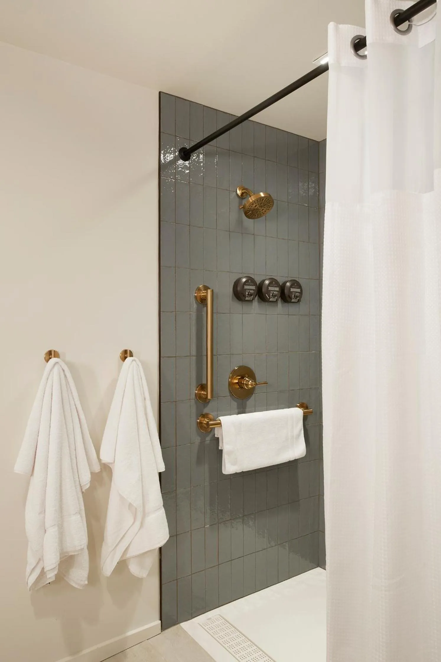 Shower in Hotel Brookmere & Arbor Spa