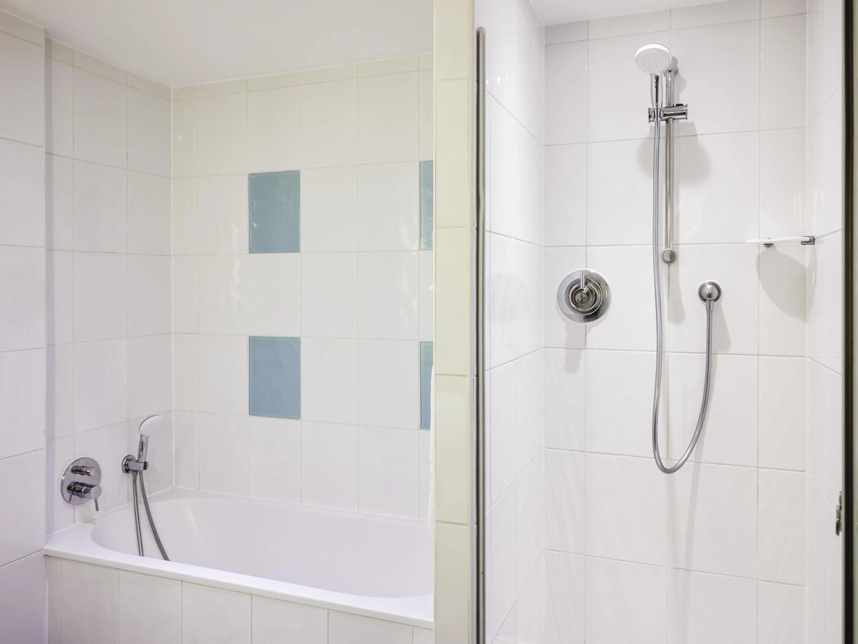 Photo of the whole room in Novotel Bristol Centre