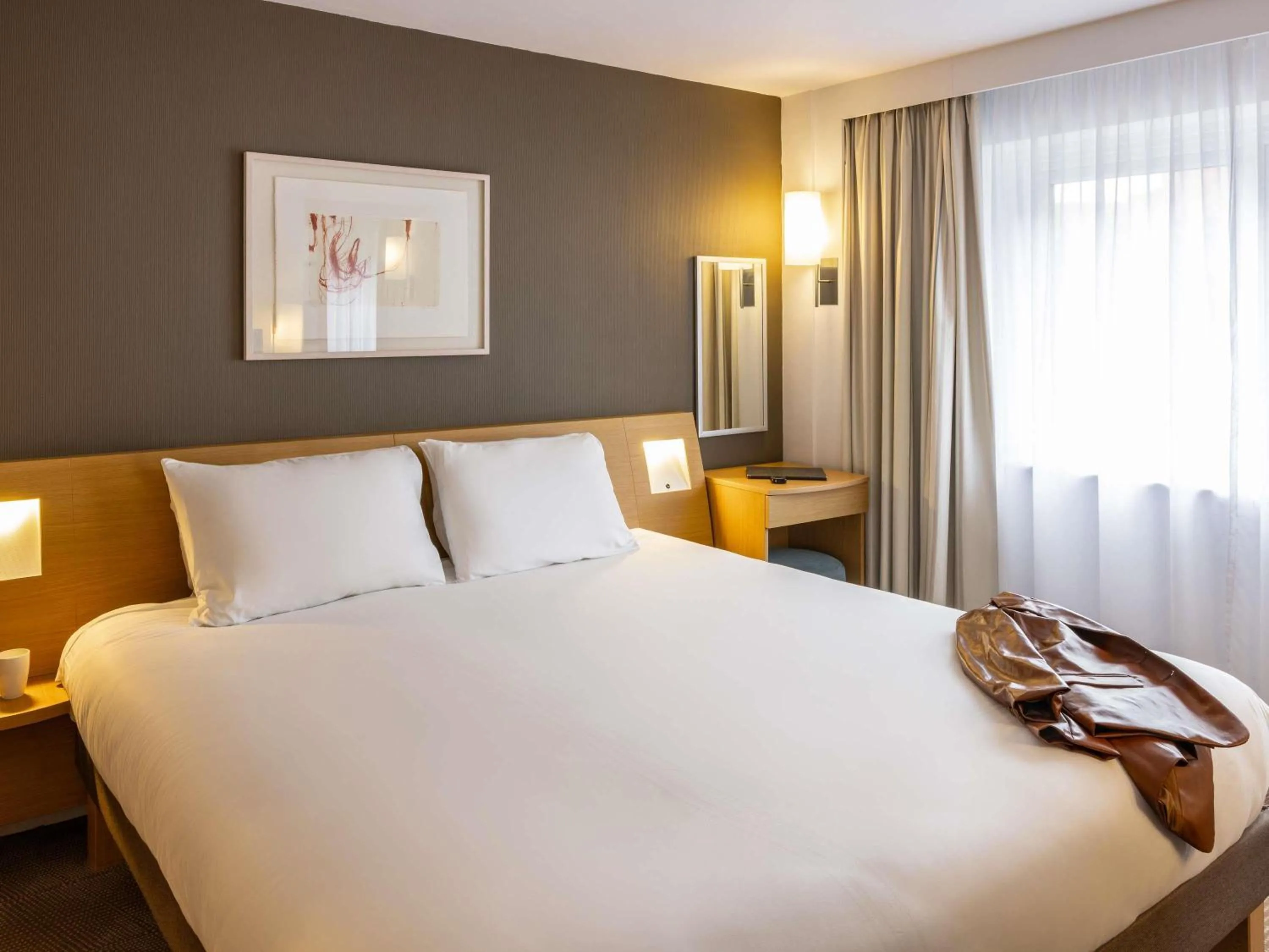 Bedroom, Bed in Novotel Bristol Centre