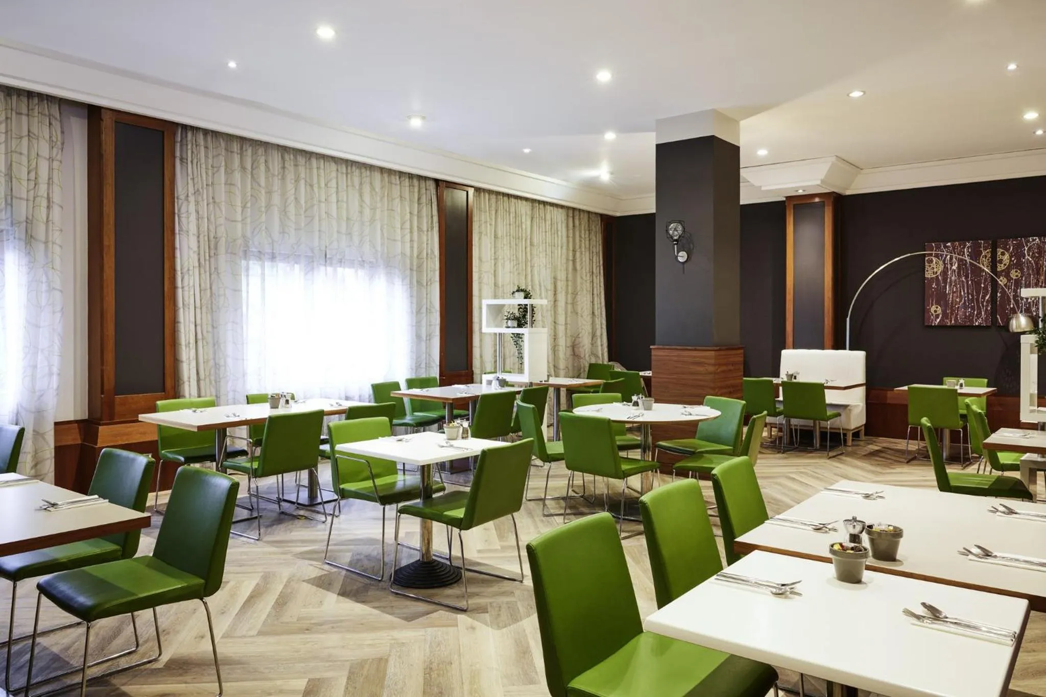 Restaurant/places to eat in Novotel Bristol Centre