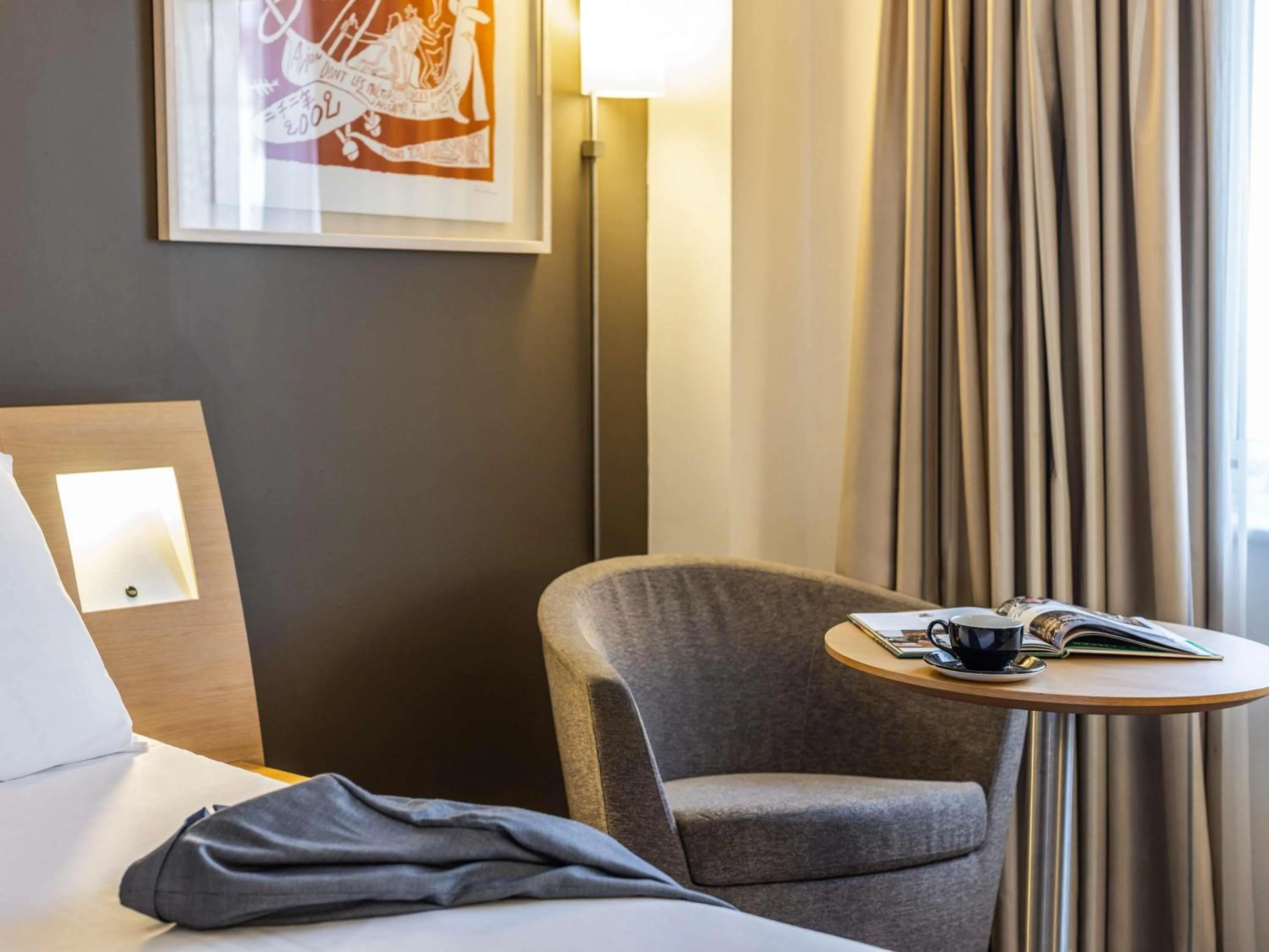 Bedroom, Bed in Novotel Bristol Centre