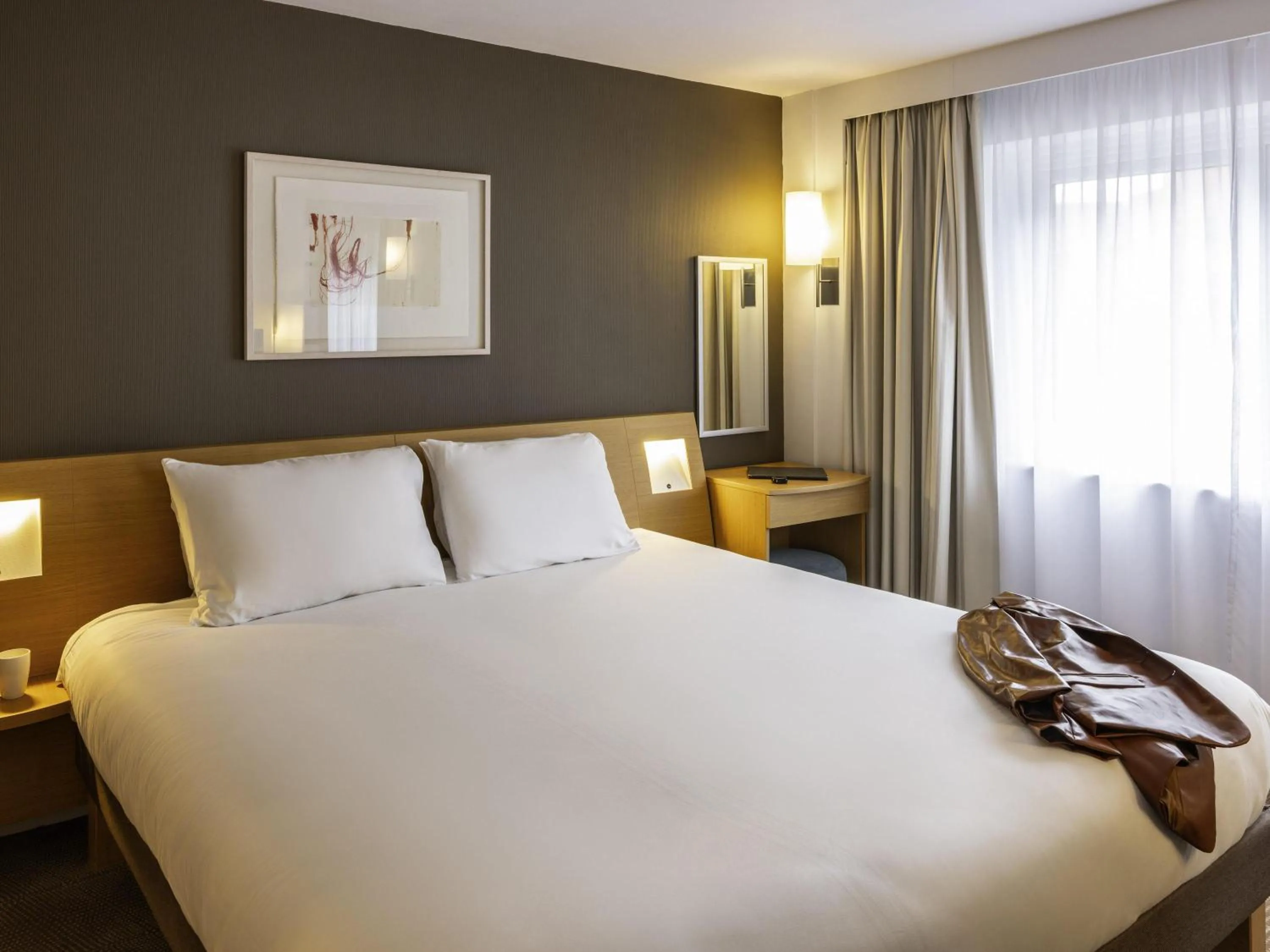 Photo of the whole room, Bed in Novotel Bristol Centre